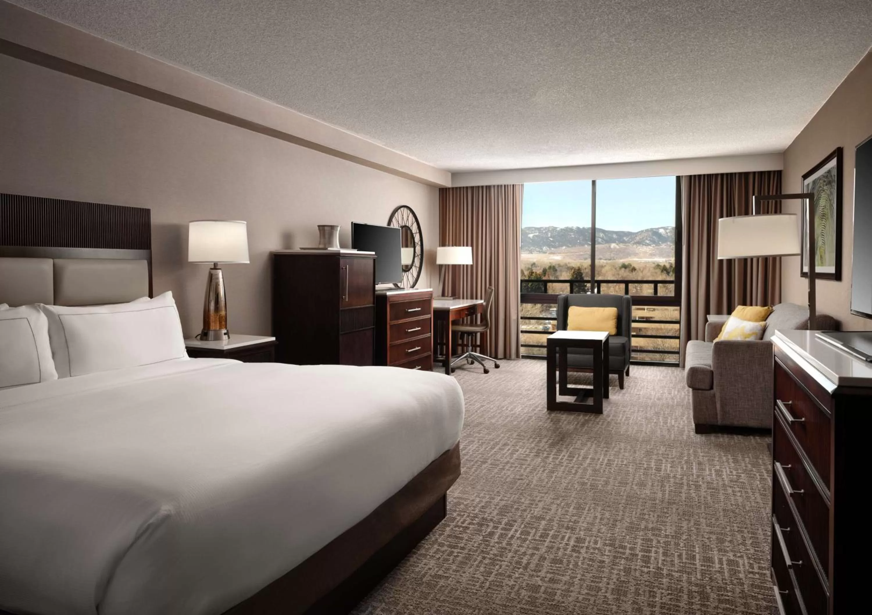 King Room with Sofa Bed - Non-Smoking in Hilton Fort Collins