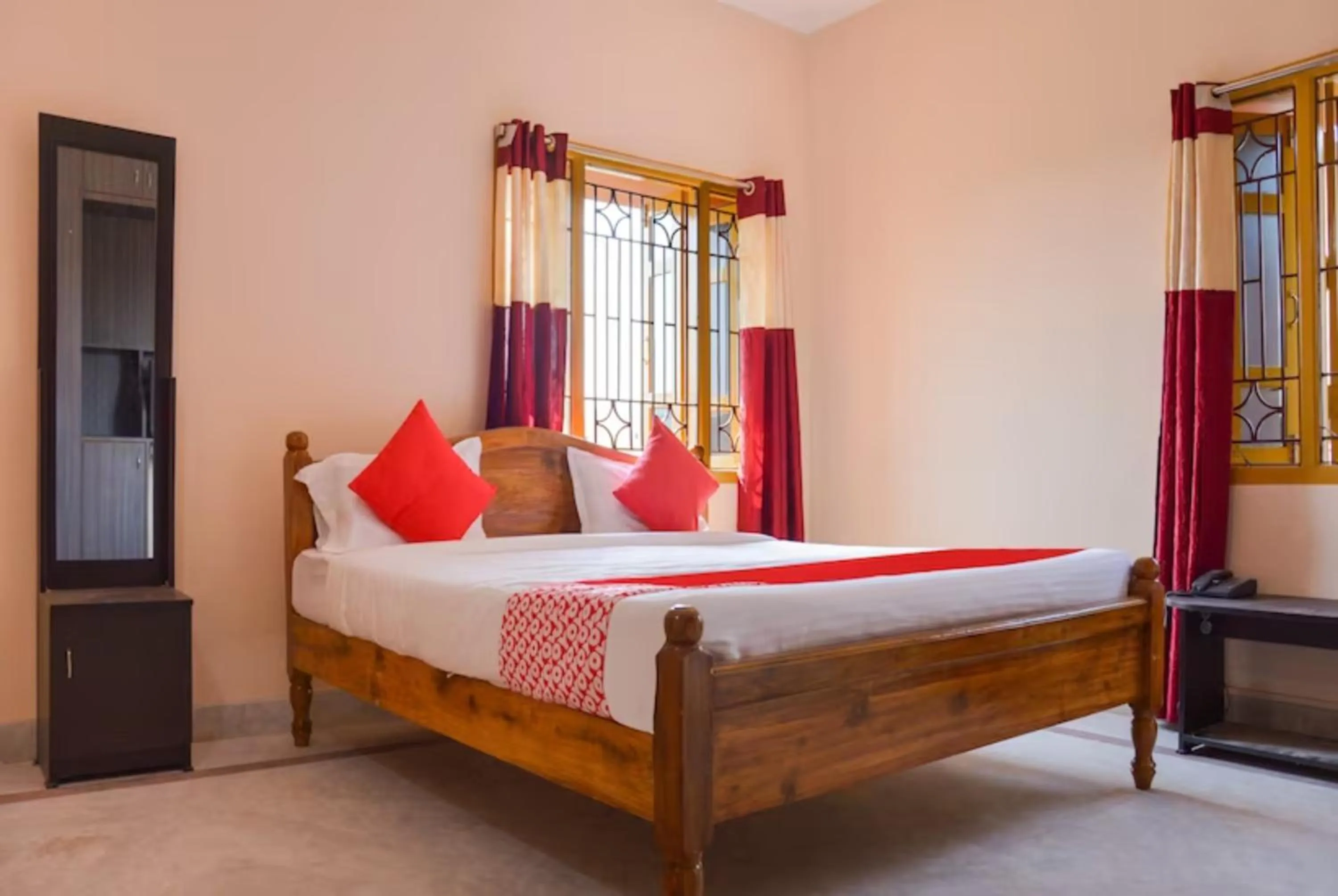 Goroomgo Caroline Homestay Bhubaneswar