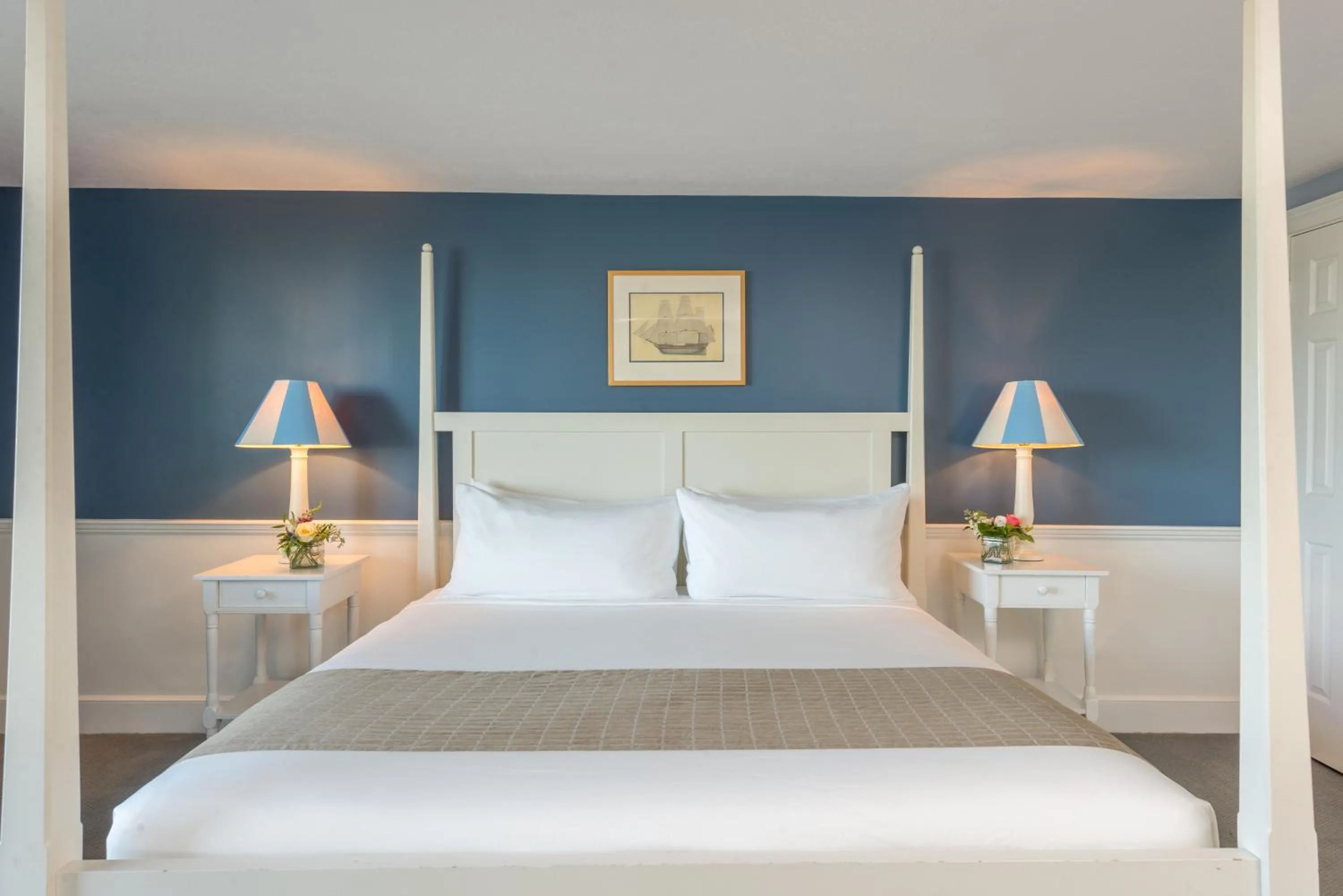 Riverside King Waterview in Breakwater Inn