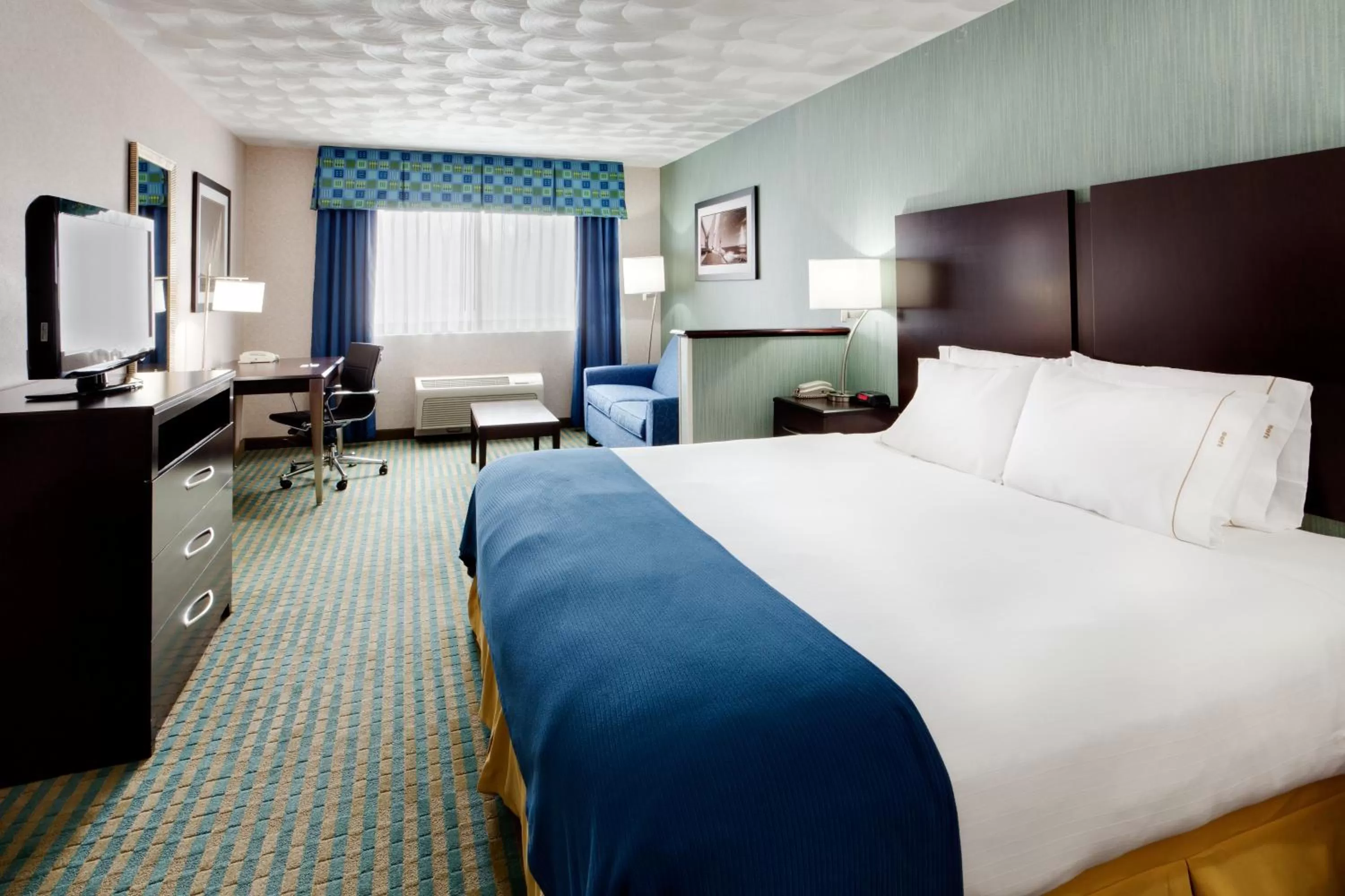 Standard King Room in Holiday Inn Express & Suites Smithfield - Providence by IHG