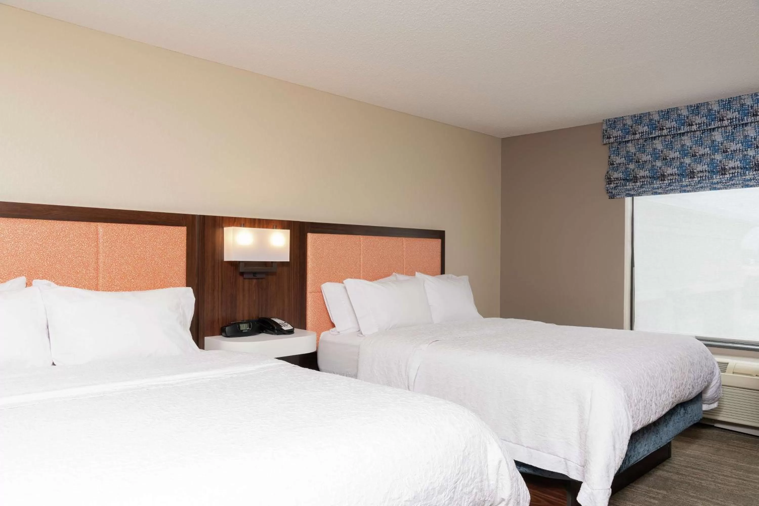 Double Room with Two Queen Beds and Bath Tub - Hearing Access/Non-Smoking in Hampton Inn Warsaw