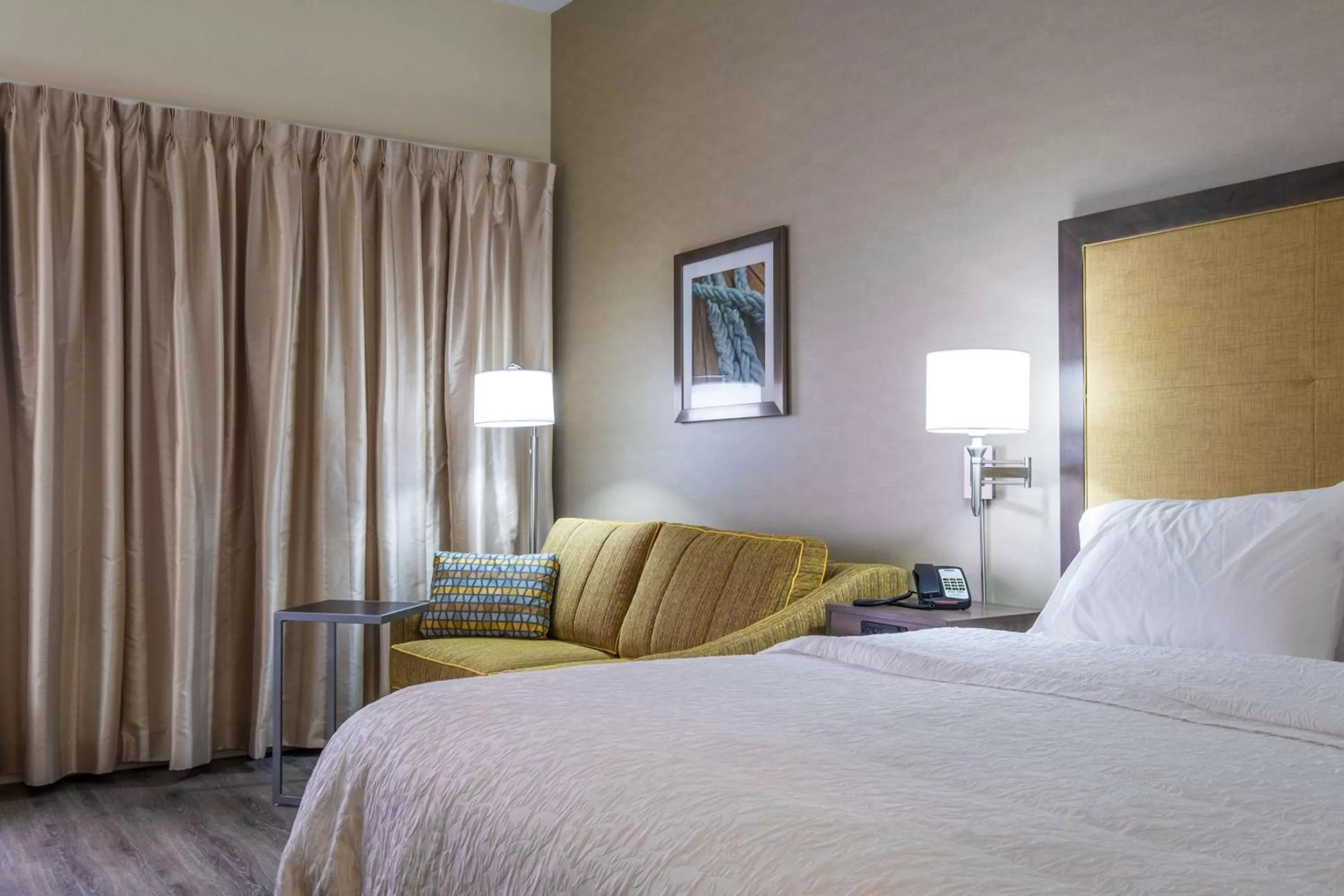 King Room with Sofa Bed and Study - Non-Smoking in Hampton Inn Freeport/Brunswick