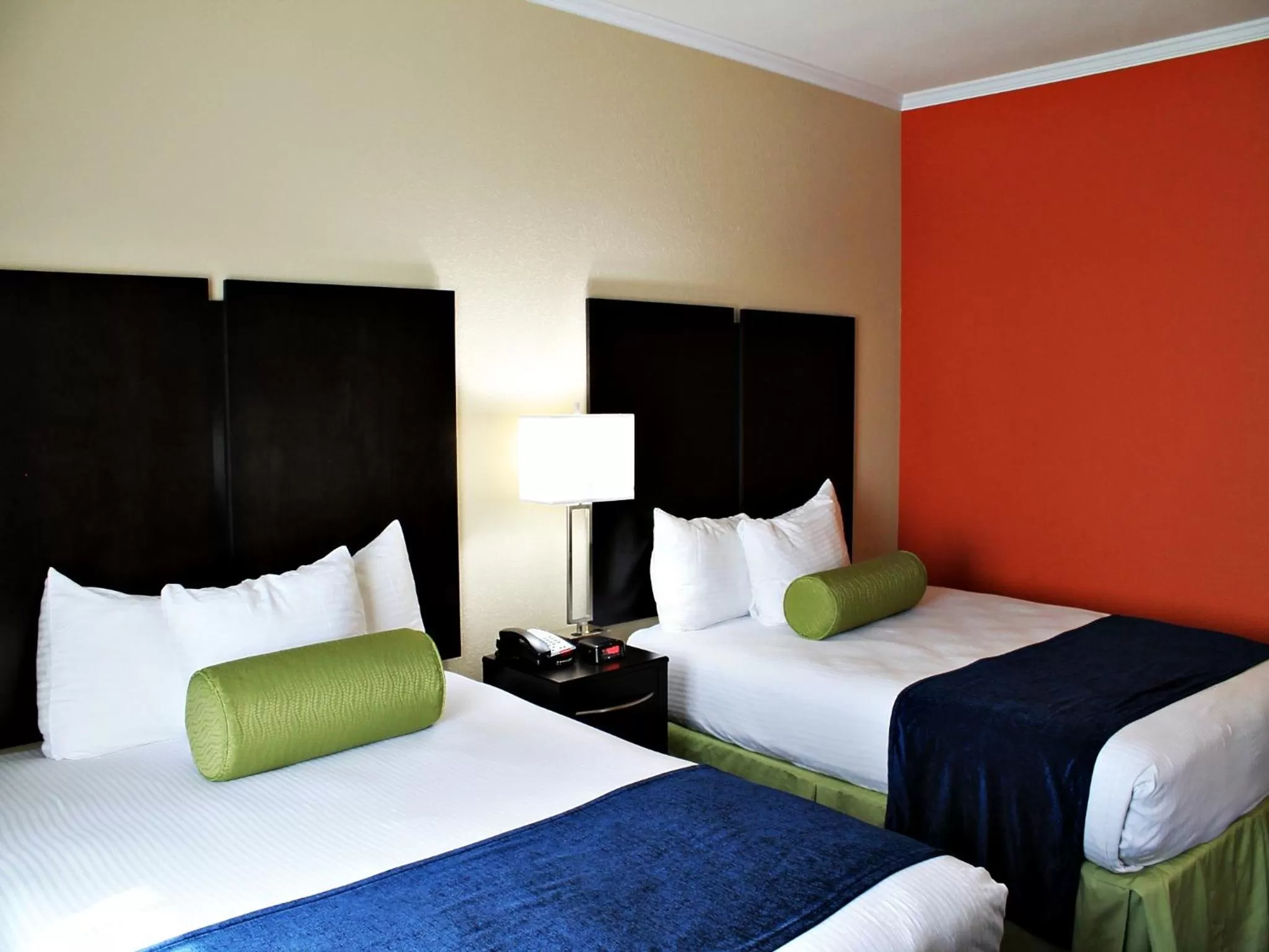 Queen Room with Two Queen Beds in Cityview Inn & Suites Downtown /RiverCenter Area