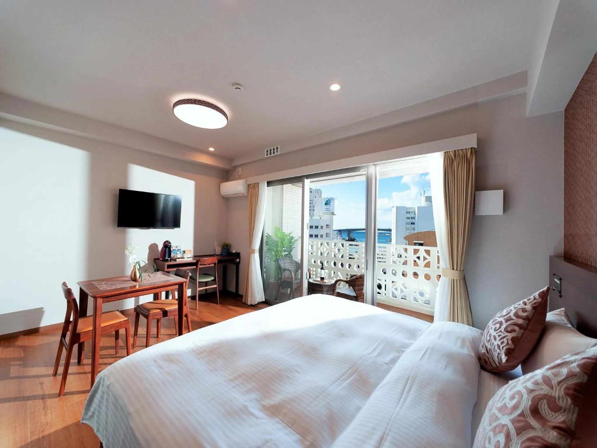 King Room in Smart Condo Tomari