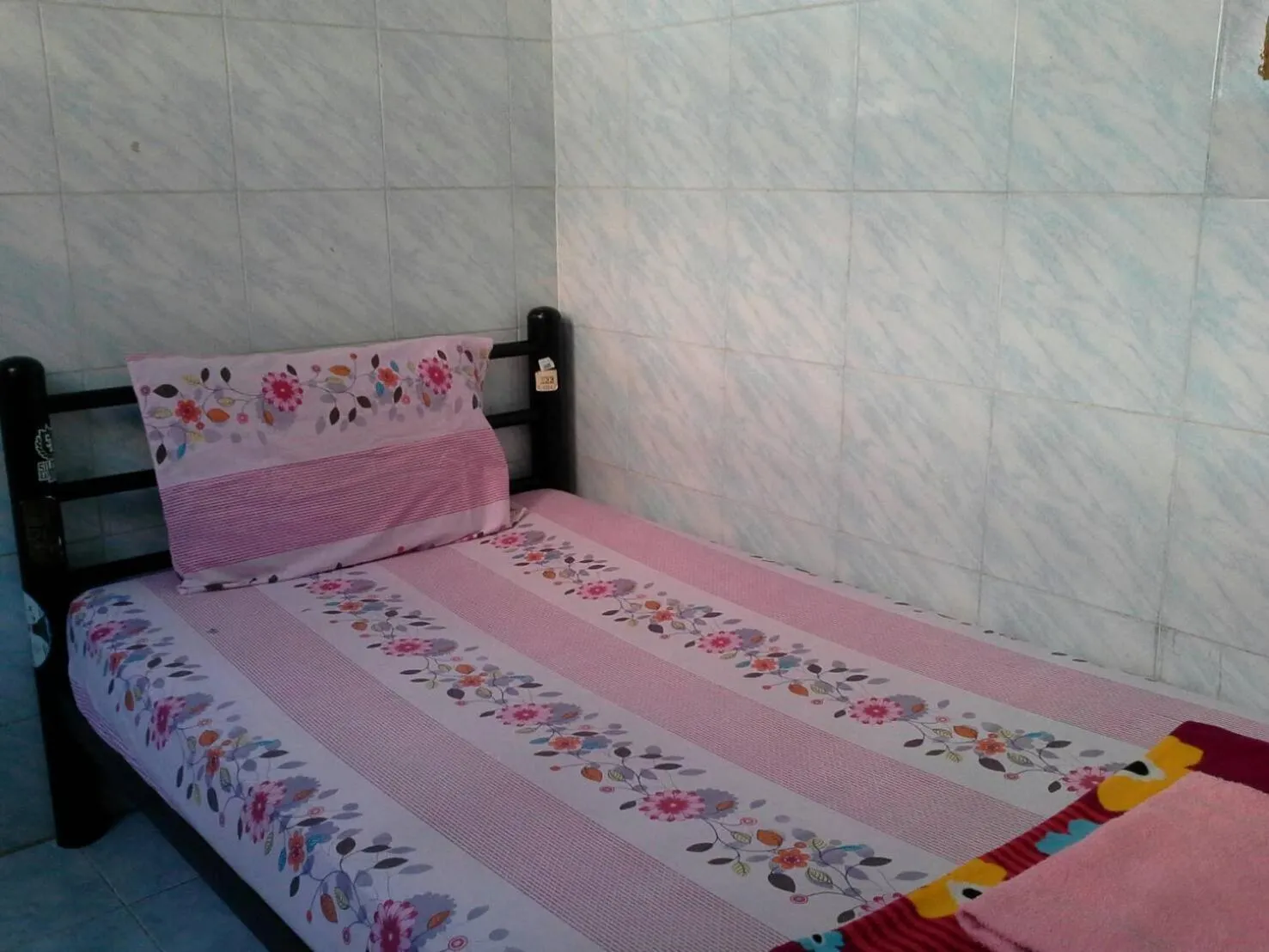 Budget Single Room in New Central Guesthouse