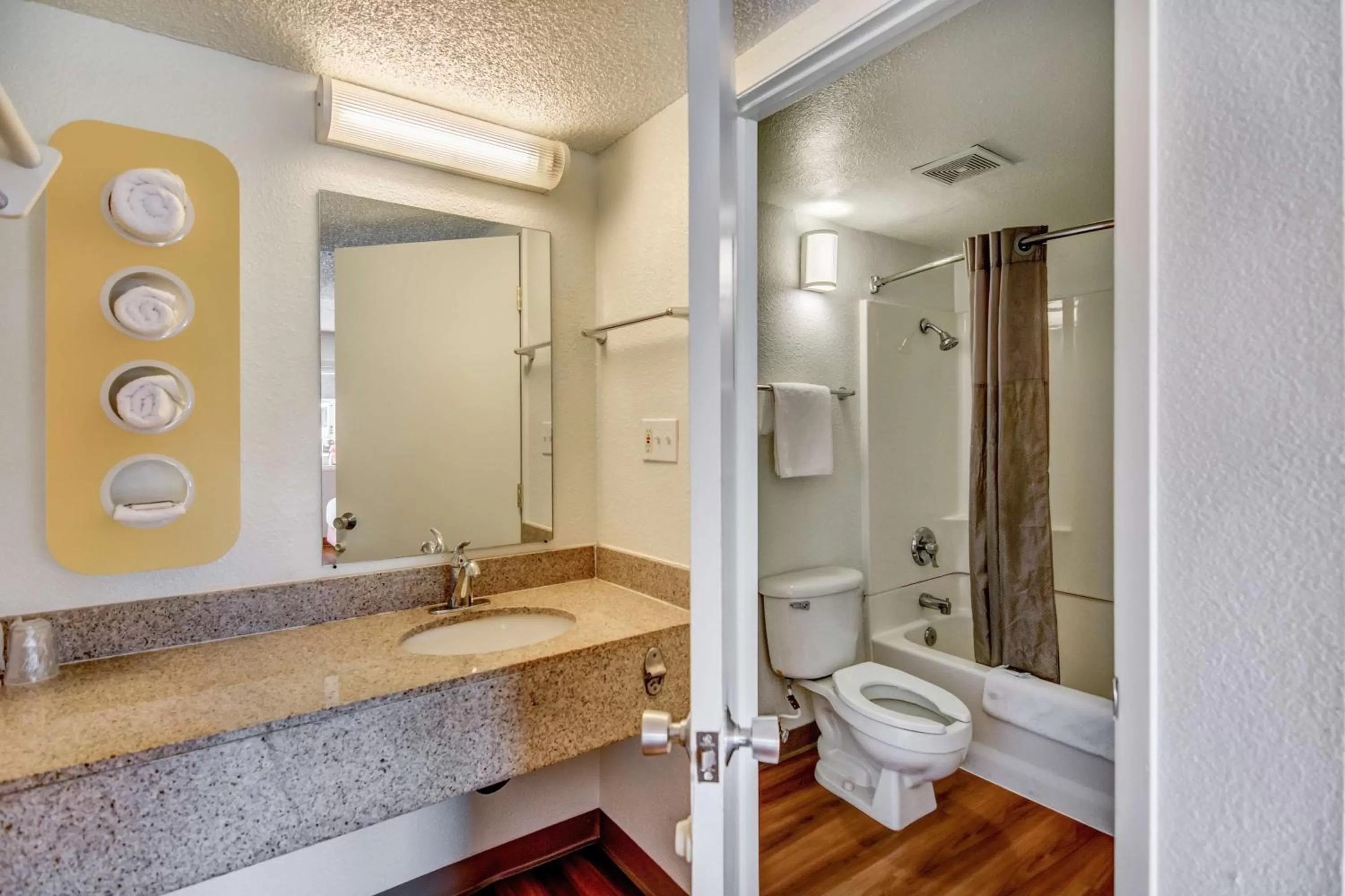 Deluxe Quadruple Room in Motel 6-Stockton, CA - North