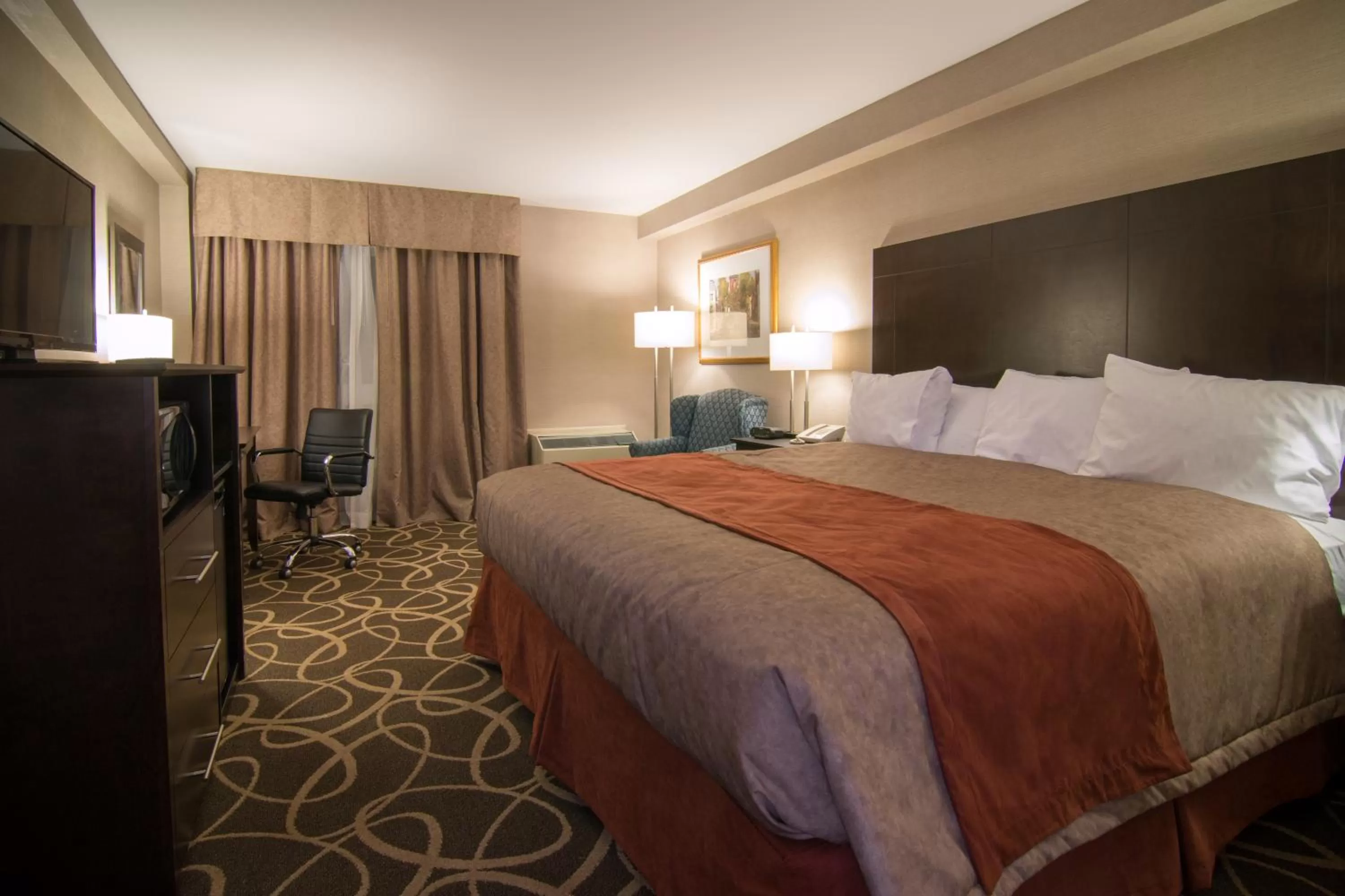 1 King Bed, Premium Suite, Non-Smoking in Travelodge by Wyndham Cambridge - Waterloo