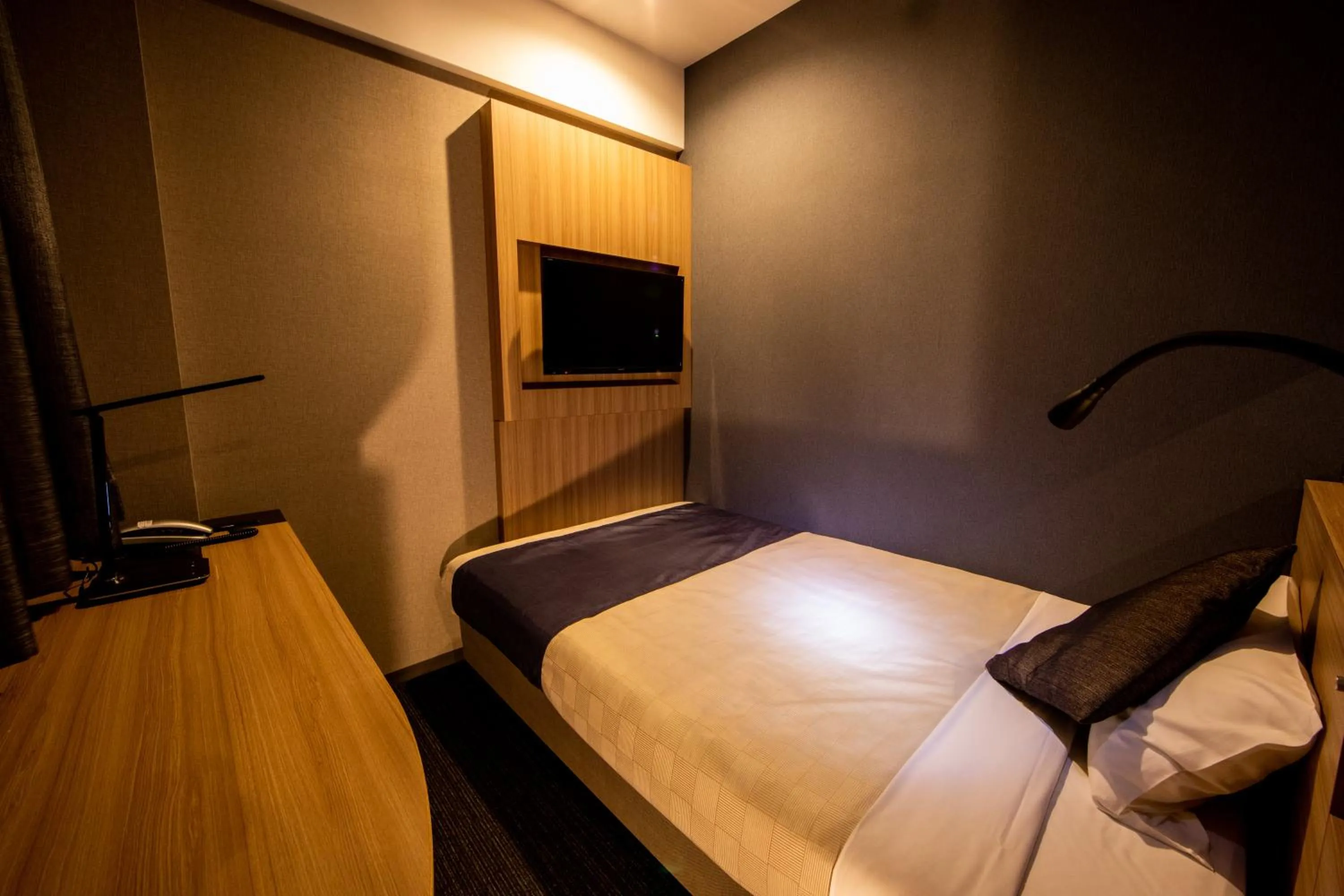 Standard Single Room - Non-Smoking in Quintessa Hotel Osaka Shinsaibashi Comic & Books