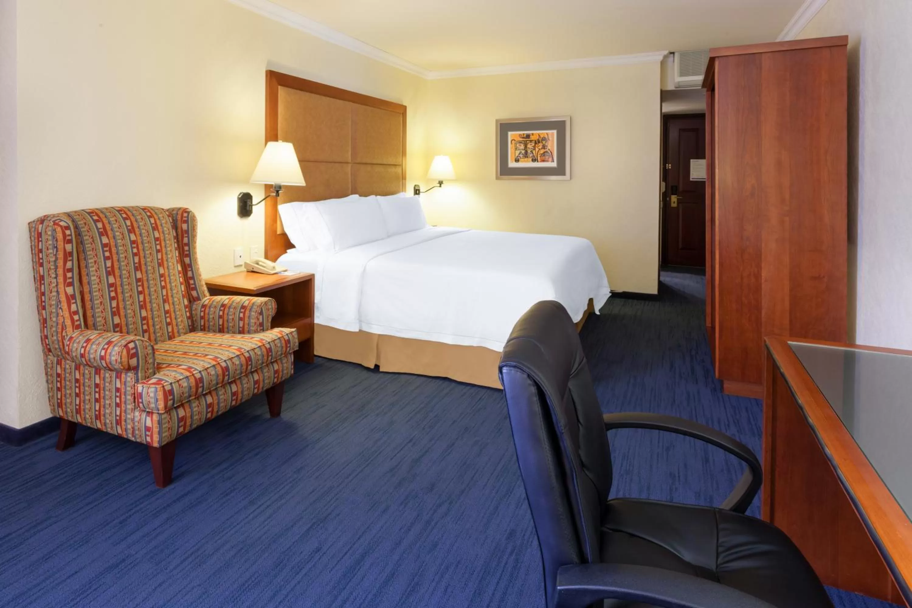 Standard King Room in Holiday Inn Express Oaxaca - Centro Historico by IHG