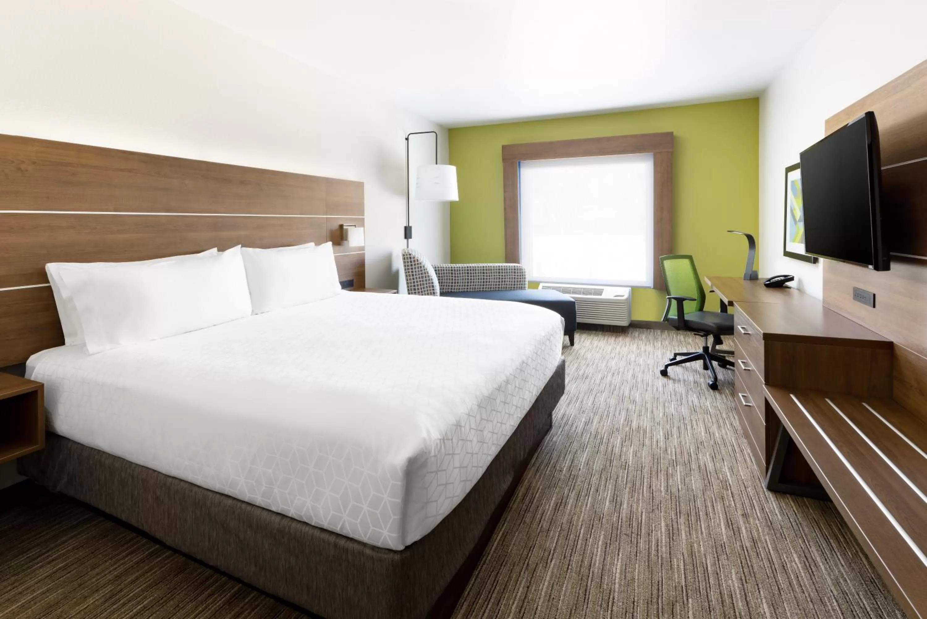 Standard King Room in Holiday Inn Express & Suites Oakhurst-Yosemite Park Area by IHG