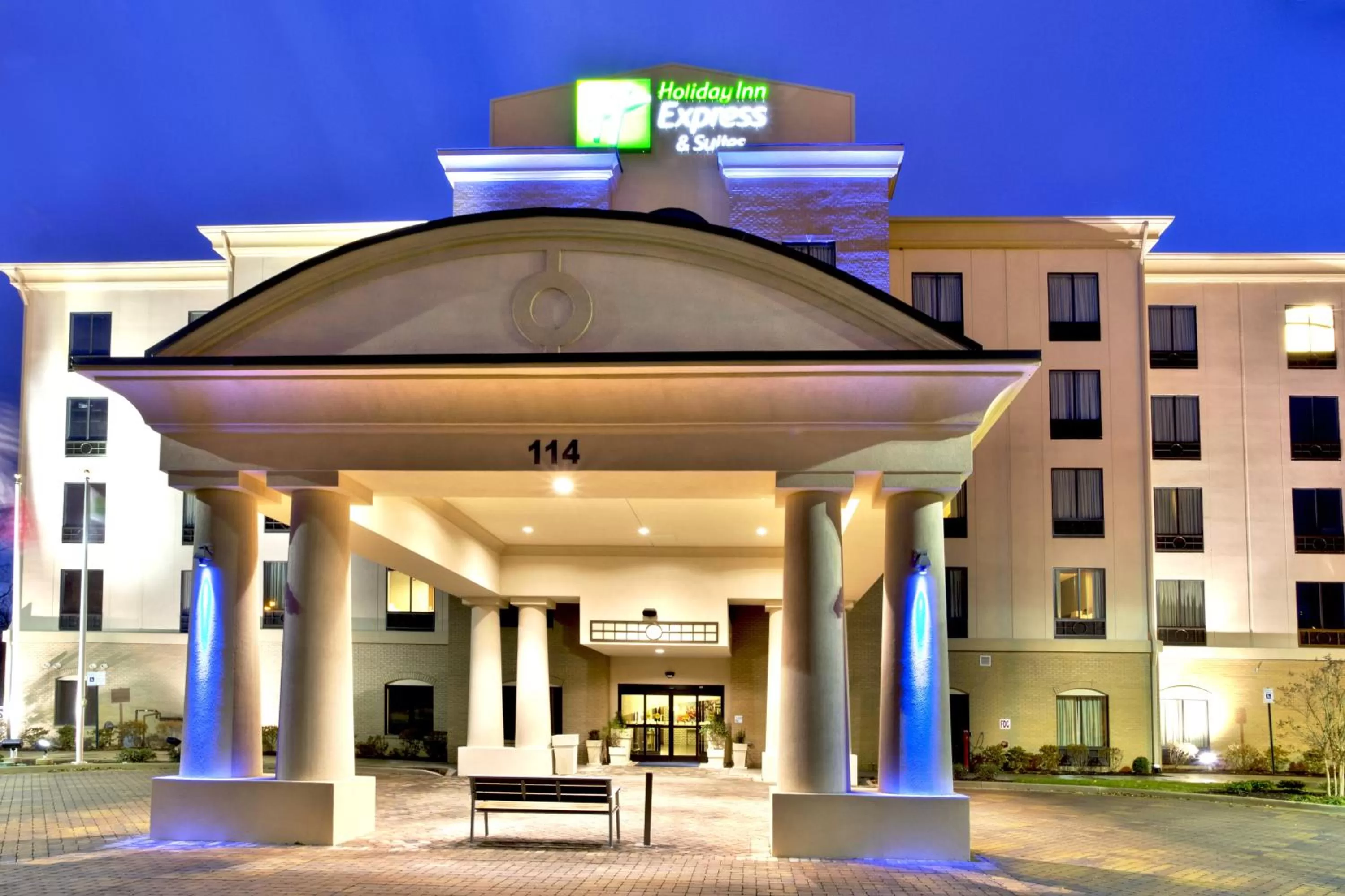 Holiday Inn Express & Suites Oak Ridge by IHG