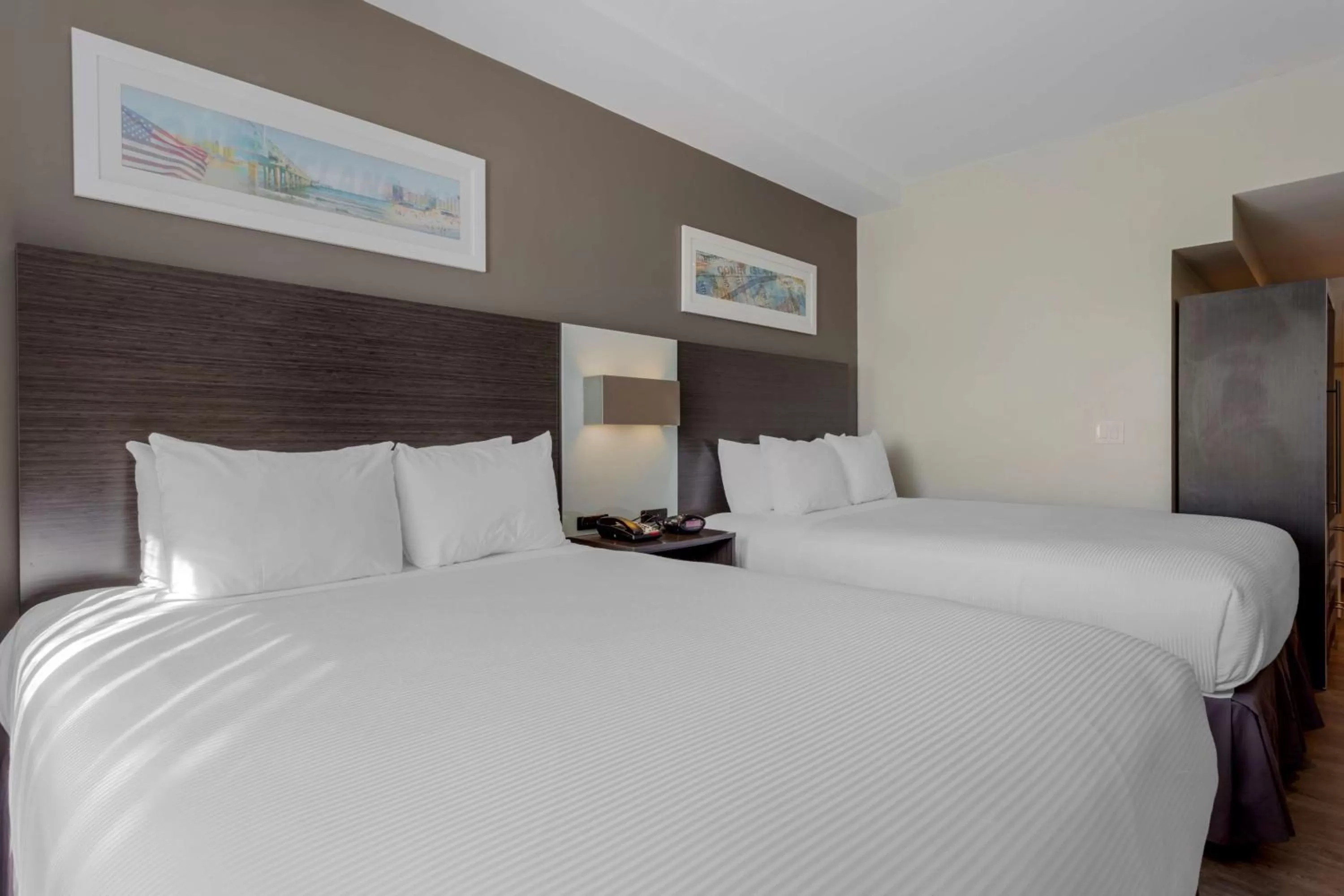 Queen Room with Two Queen Beds with Roll-In Shower - Mobility Access in Best Western Plus Brooklyn Bay Hotel
