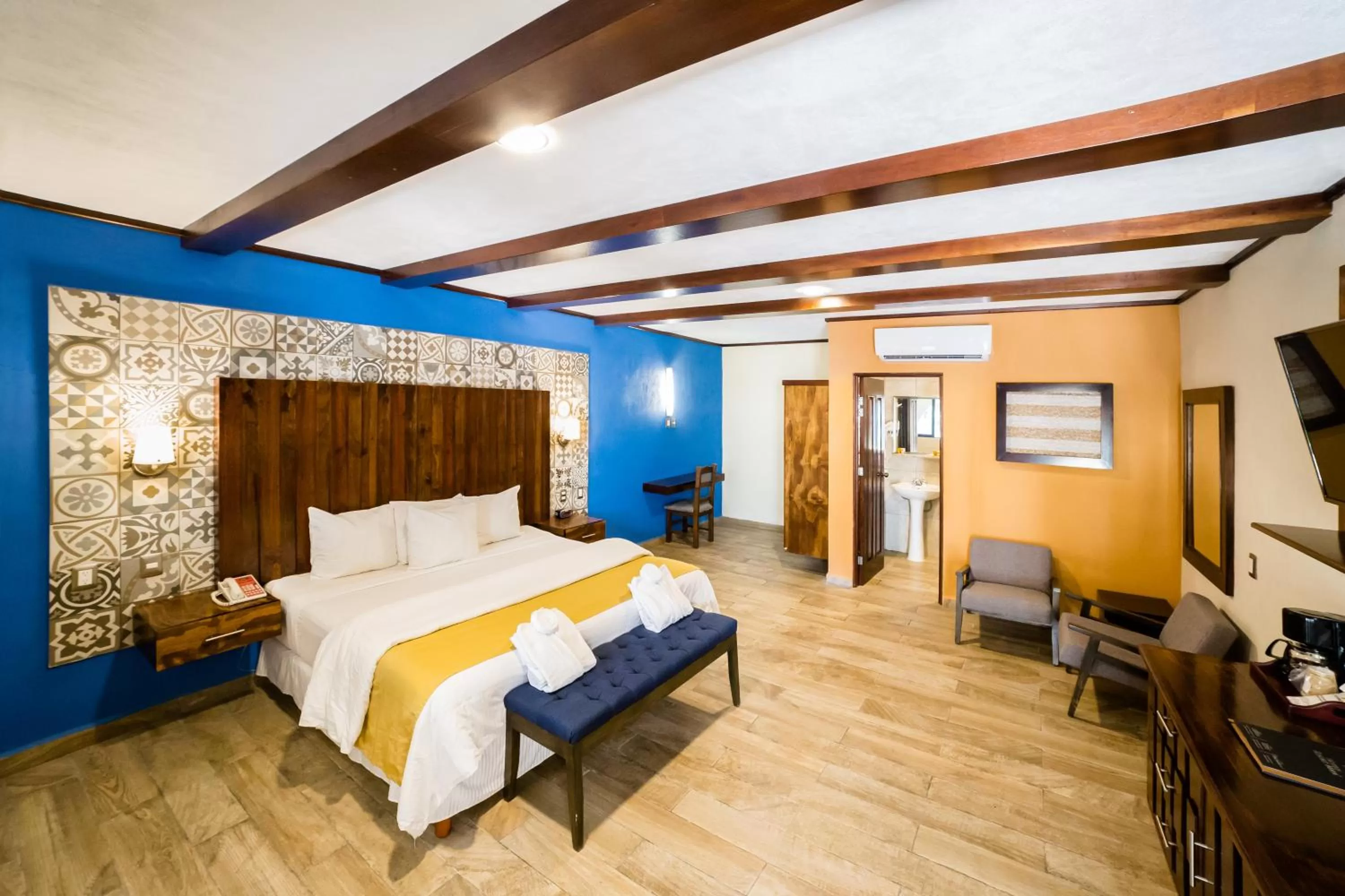 Deluxe Room in Hacienda Inn Aeropuerto