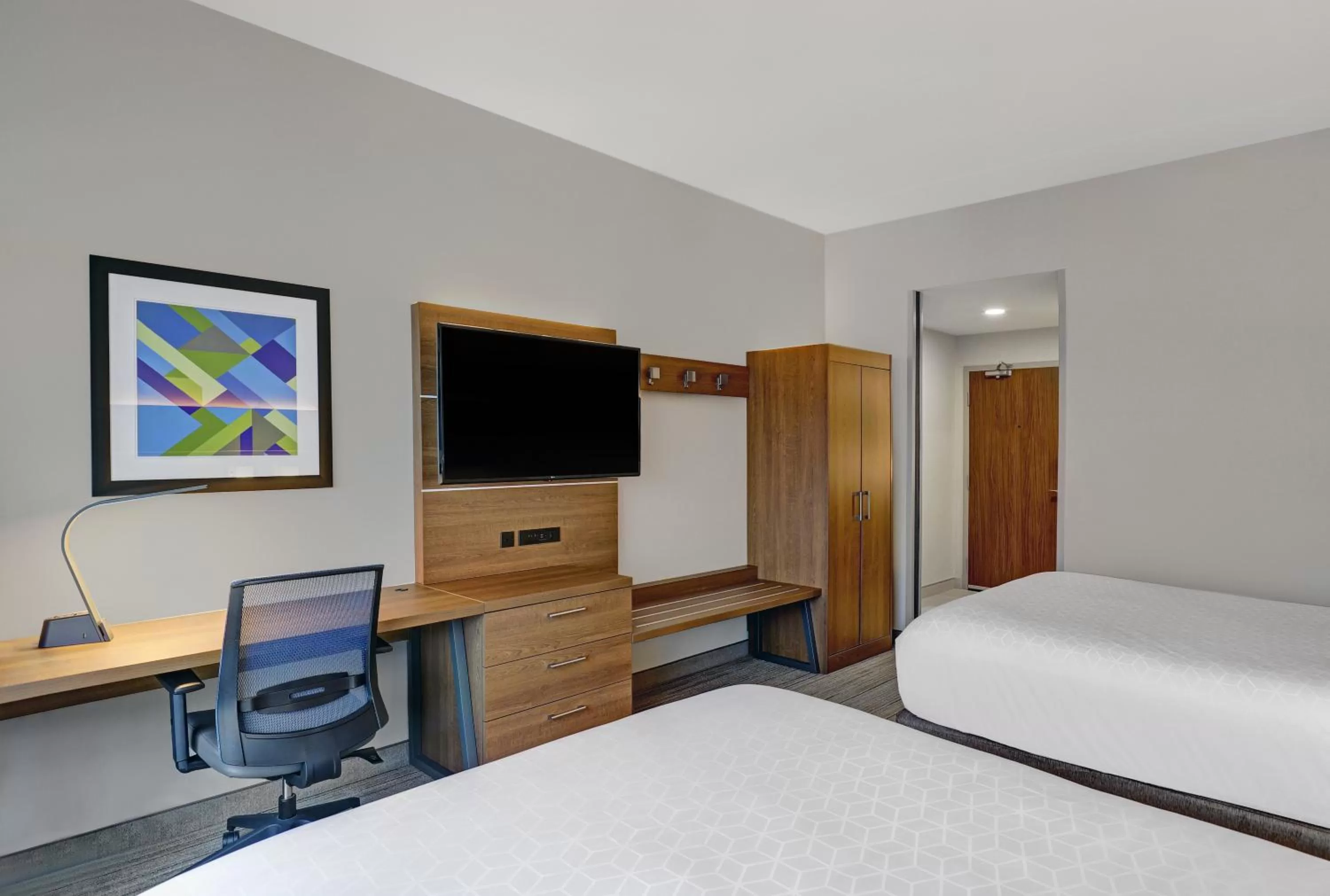 Queen Suite with Two Queen Beds and Mobility Accessible Tub - Non-Smoking in Holiday Inn Express & Suites - Collingwood