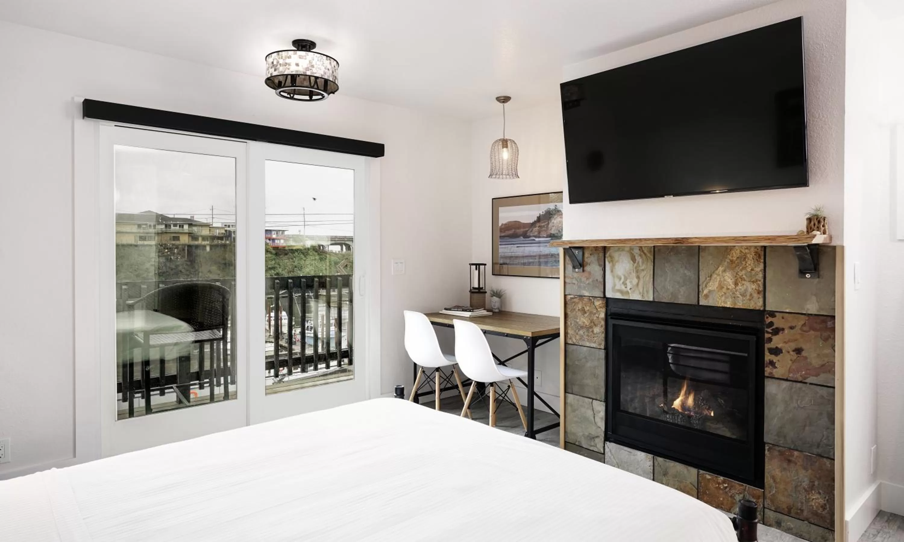 Harbor View Queen  in SCP Depoe Bay