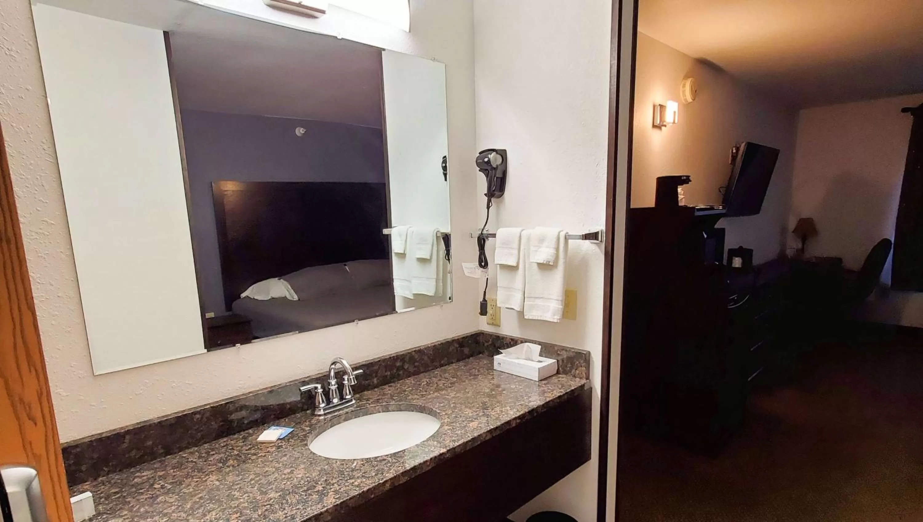 Three-Bedroom House (Non- Pet friendly) in Jasper Ridge Inn Ishpeming