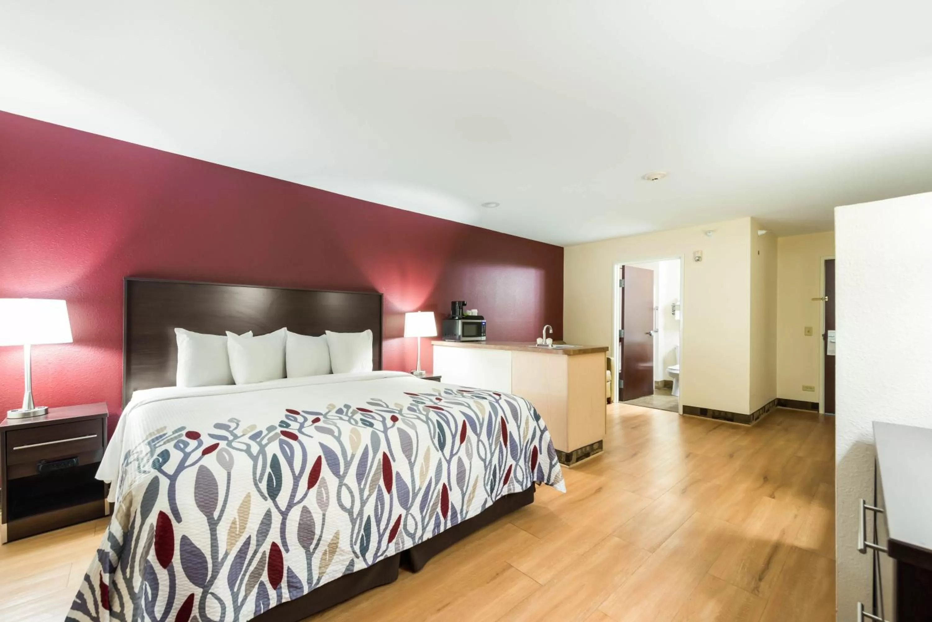 Superior King Room Non-Smoking in Red Roof Inn & Suites Monee