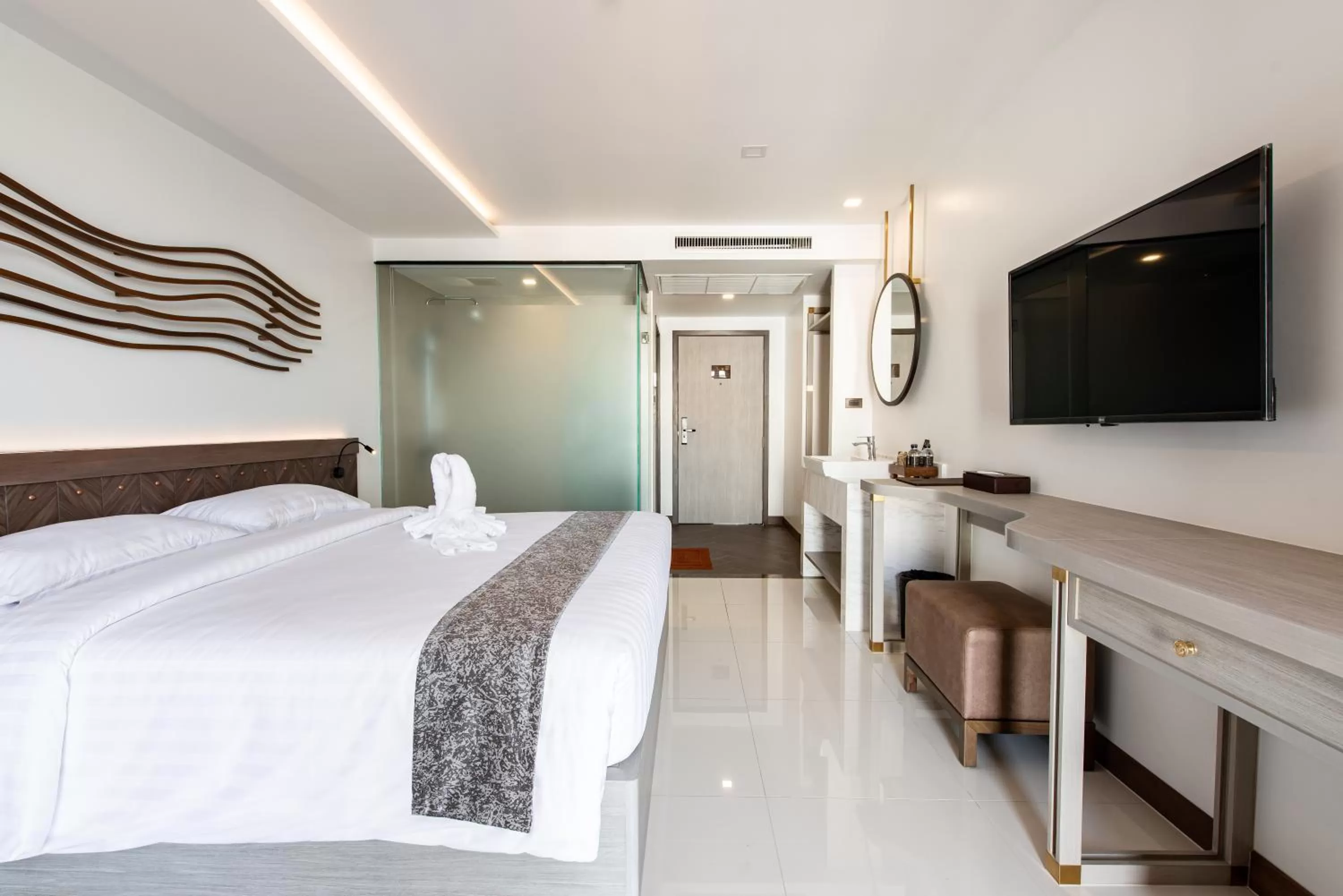 Superior Double Room in Blackwoods Hotel Pattaya - SHA Extra Plus