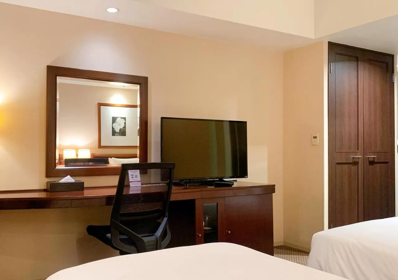 Premium Twin Room - single occupancy - Lounge Access in ANA Crowne Plaza Okayama by IHG