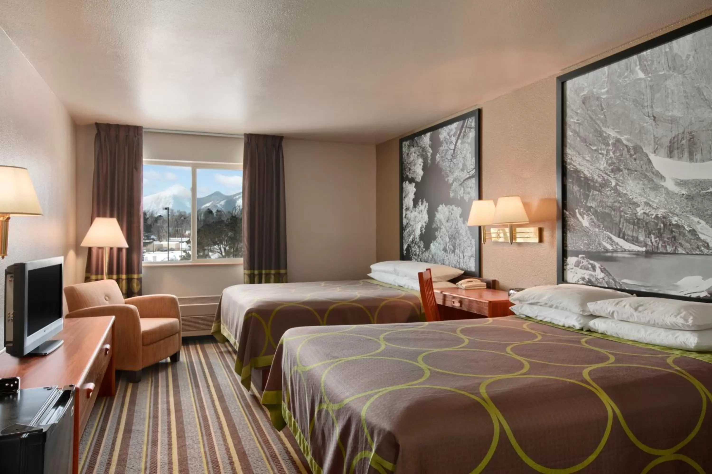 Queen Room with Mountain View - Disability Access/Non-Smoking in Super 8 by Wyndham Buena Vista