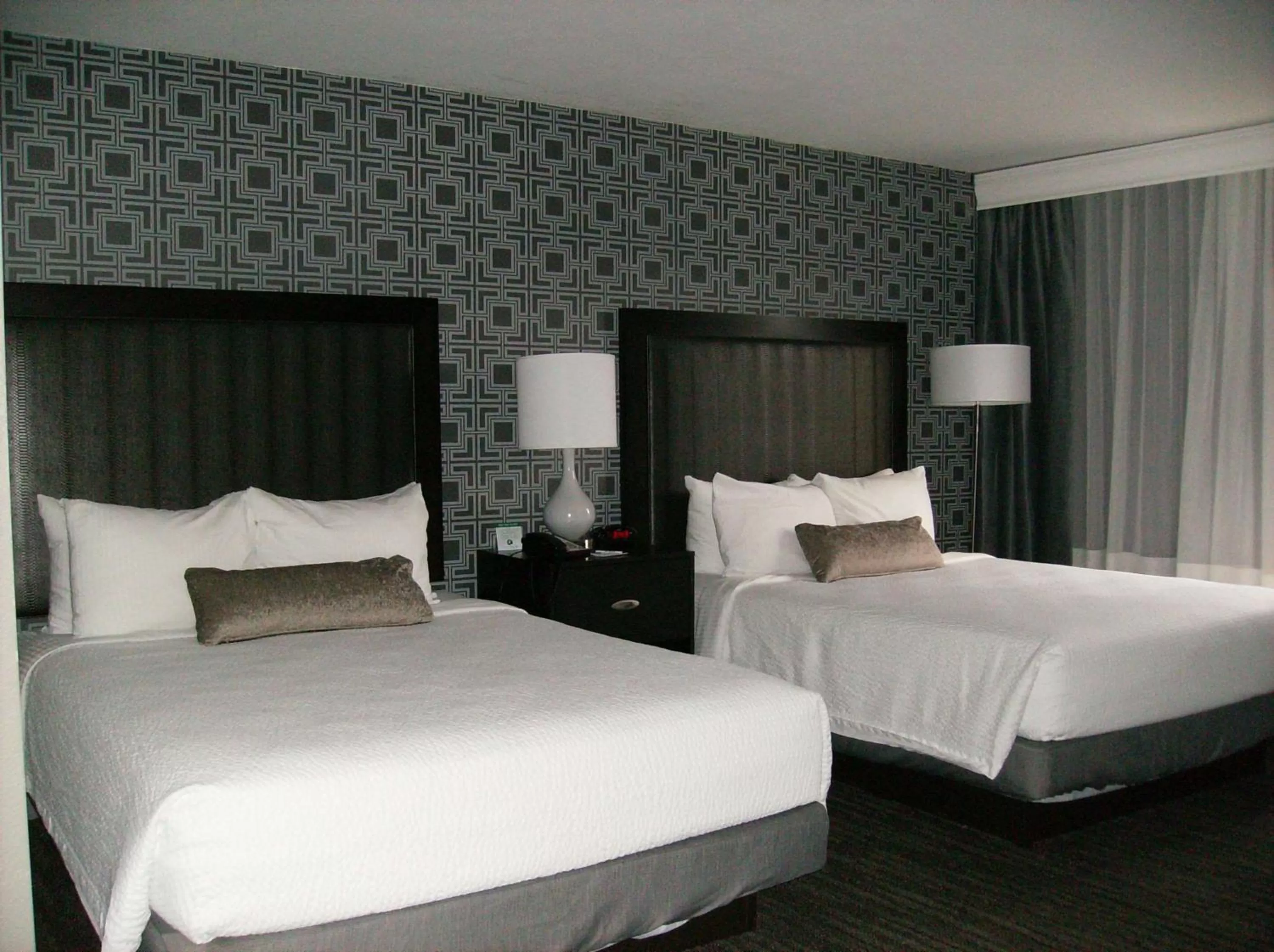 Queen Room with Two Queen Beds and Roll-In Shower - Mobility Access/Non-Smoking in Best Western Plus Bradford Inn