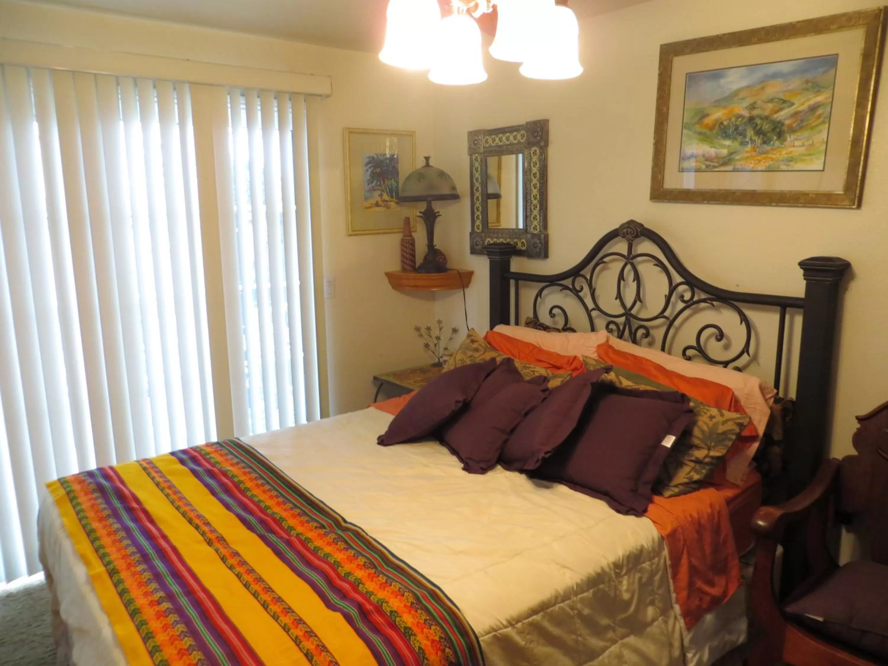 Deluxe Queen Room in Always Inn San Clemente Bed & Breakfast by Elevate Rooms
