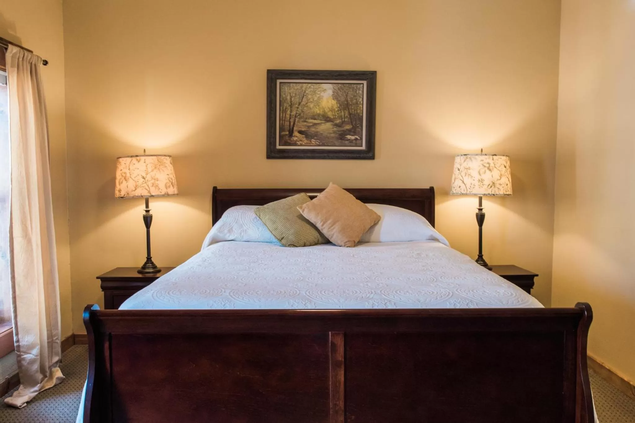 Queen Room in Weatherford Hotel