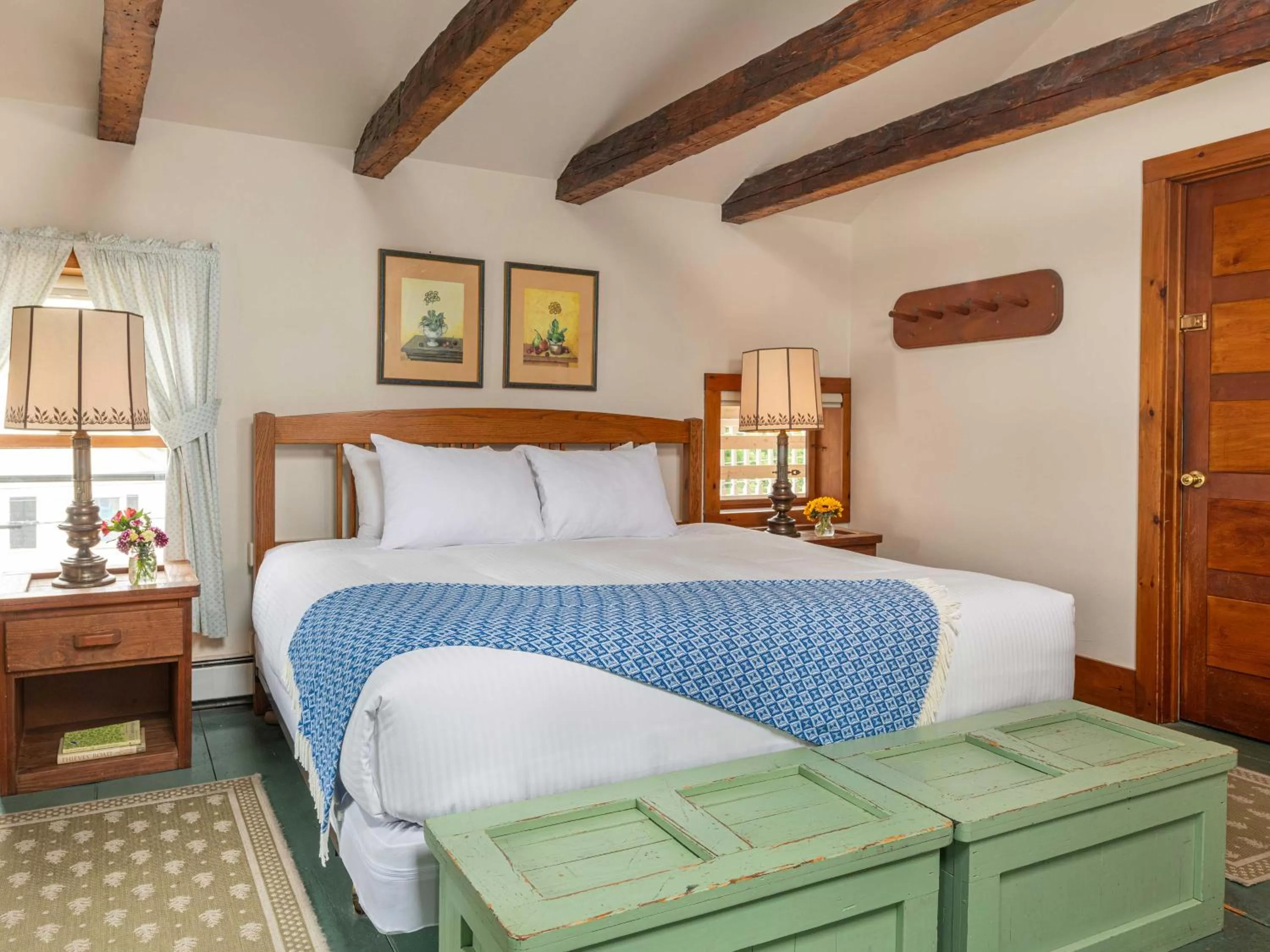 Deluxe King Suite in Old Stagecoach Inn
