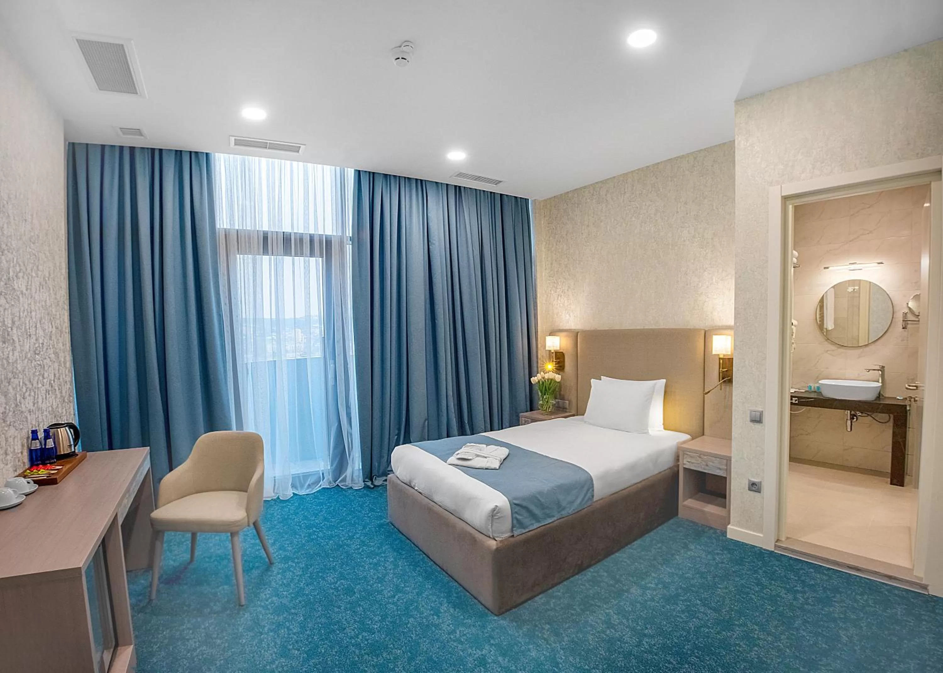 Single Room in Meta Business Hotel By King David