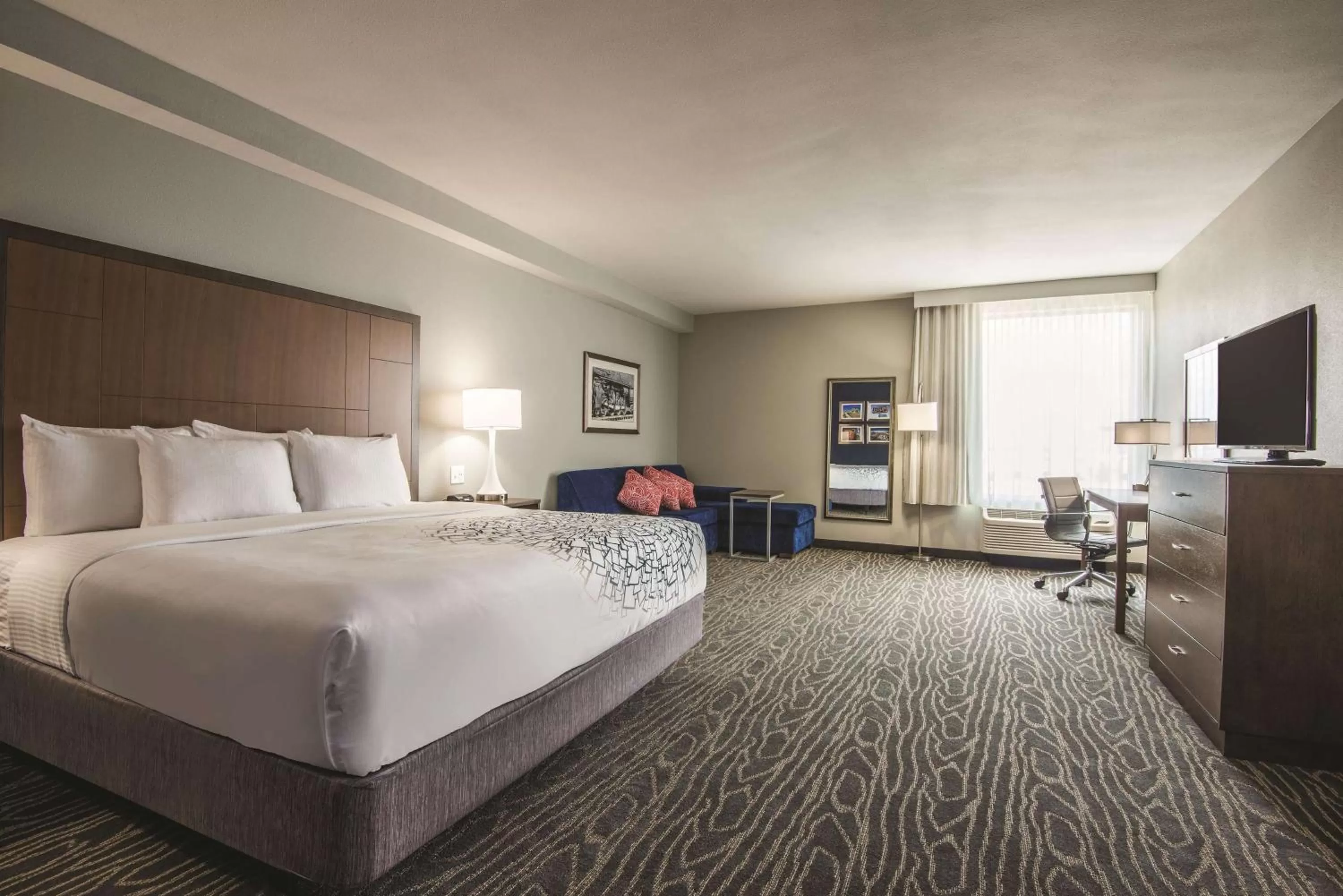 Deluxe King Room with View - Mobility Access/Non-Smoking in La Quinta by Wyndham Kingman