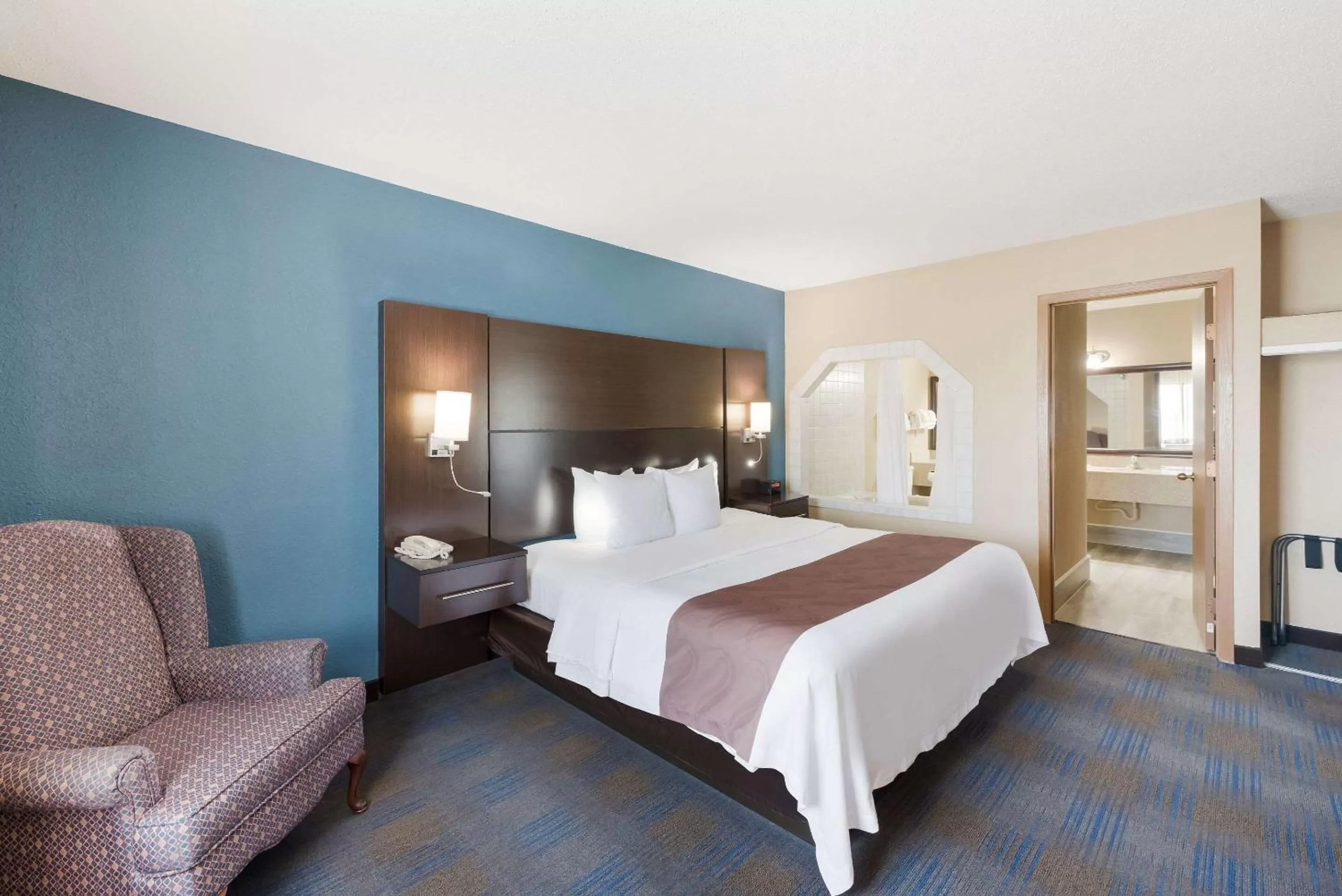 Bedroom, Bed in Quality Inn Upper Sandusky