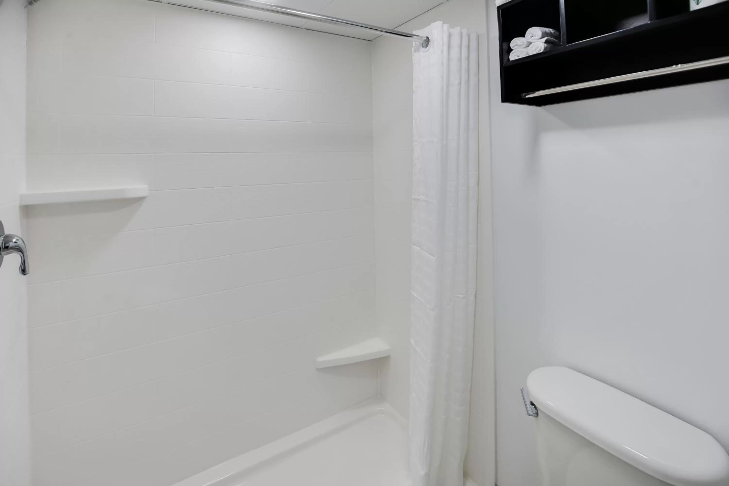  King Room, nonsmoking, with ocean view, side view in Blu Atlantic Hotel & Suites