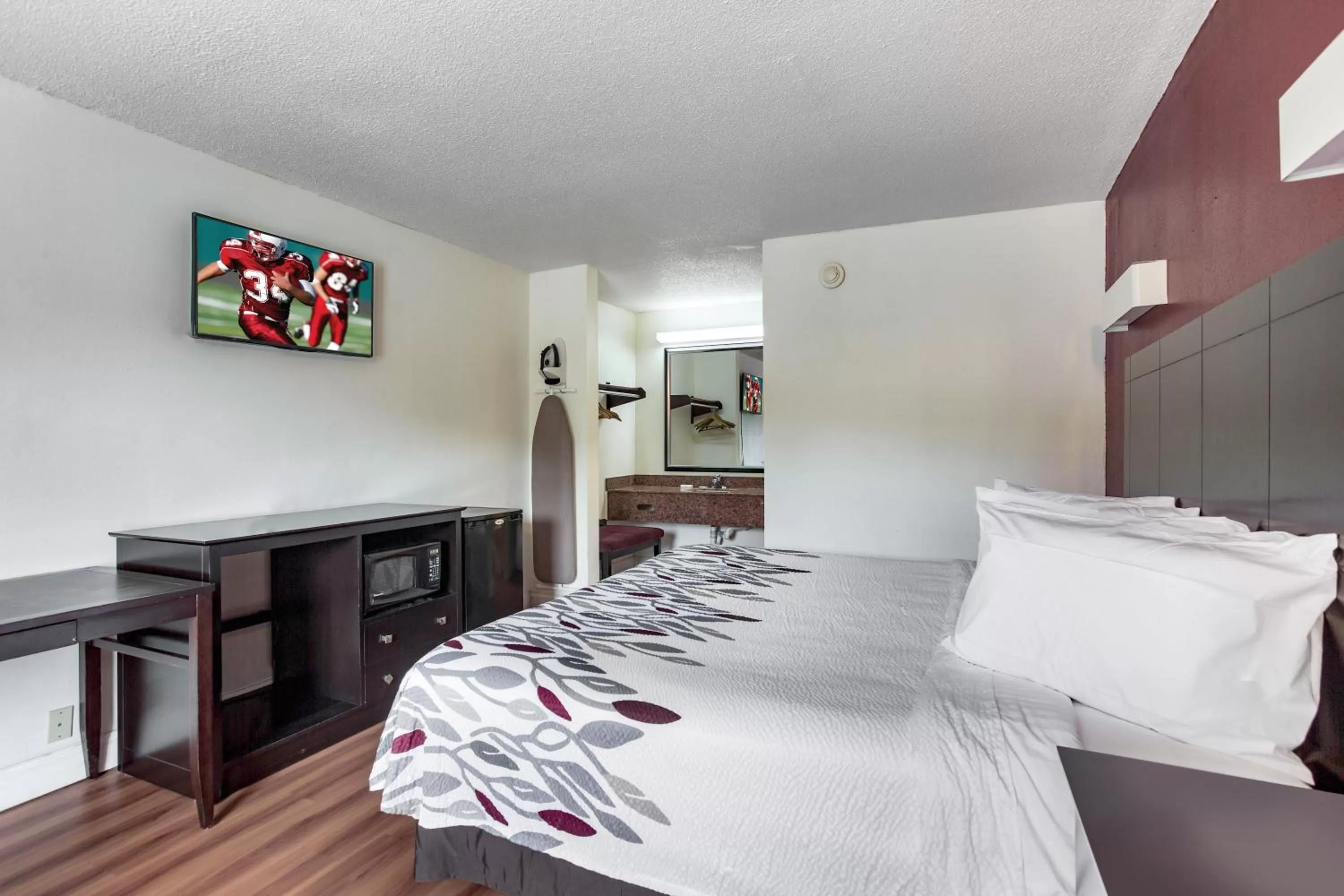 Deluxe Double Room with Two Double Beds - Disability Access/Smoking in Red Roof Inn Monteagle - I-24