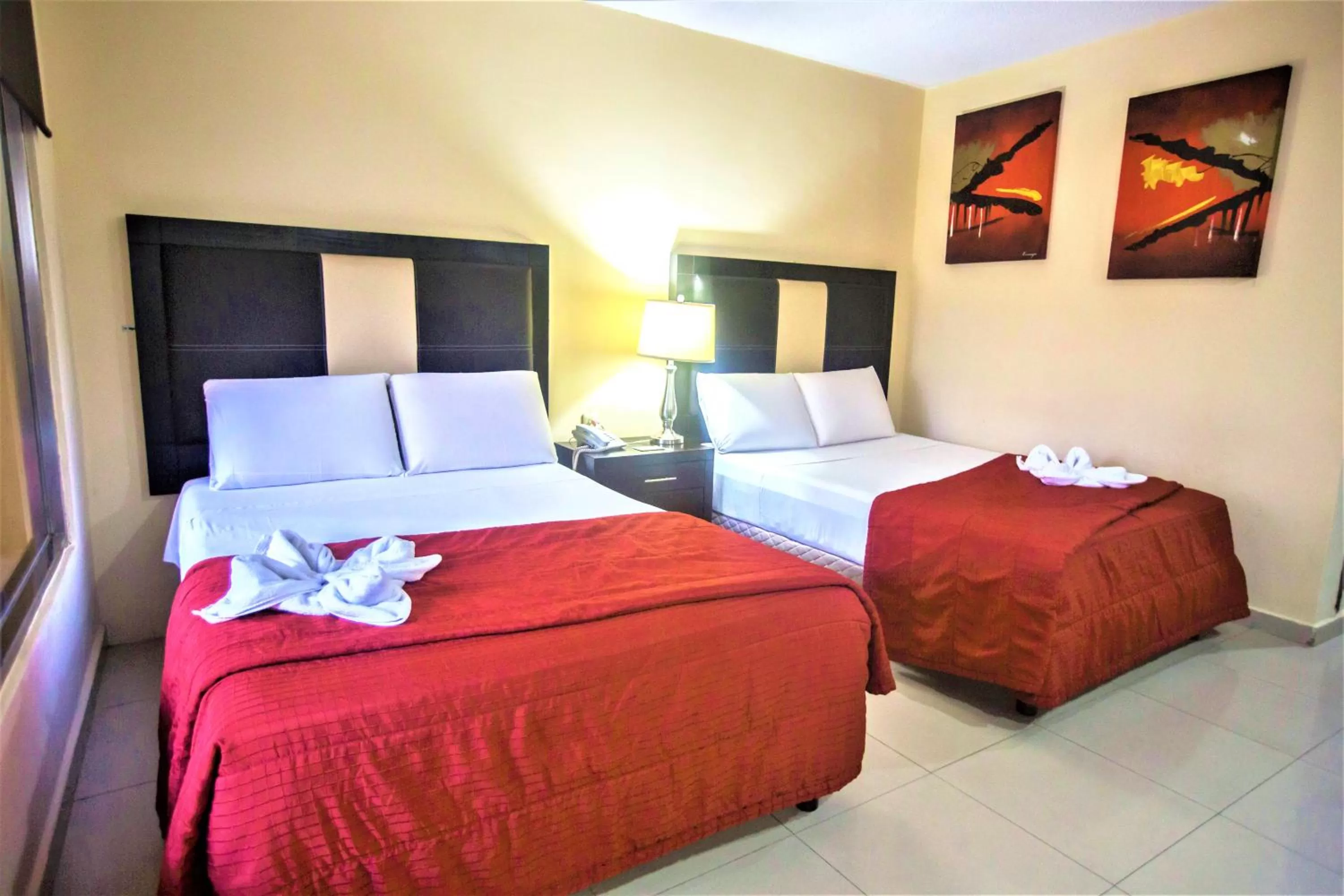 Deluxe Double Room with Two Double Beds in Hotel Plaza Mirador