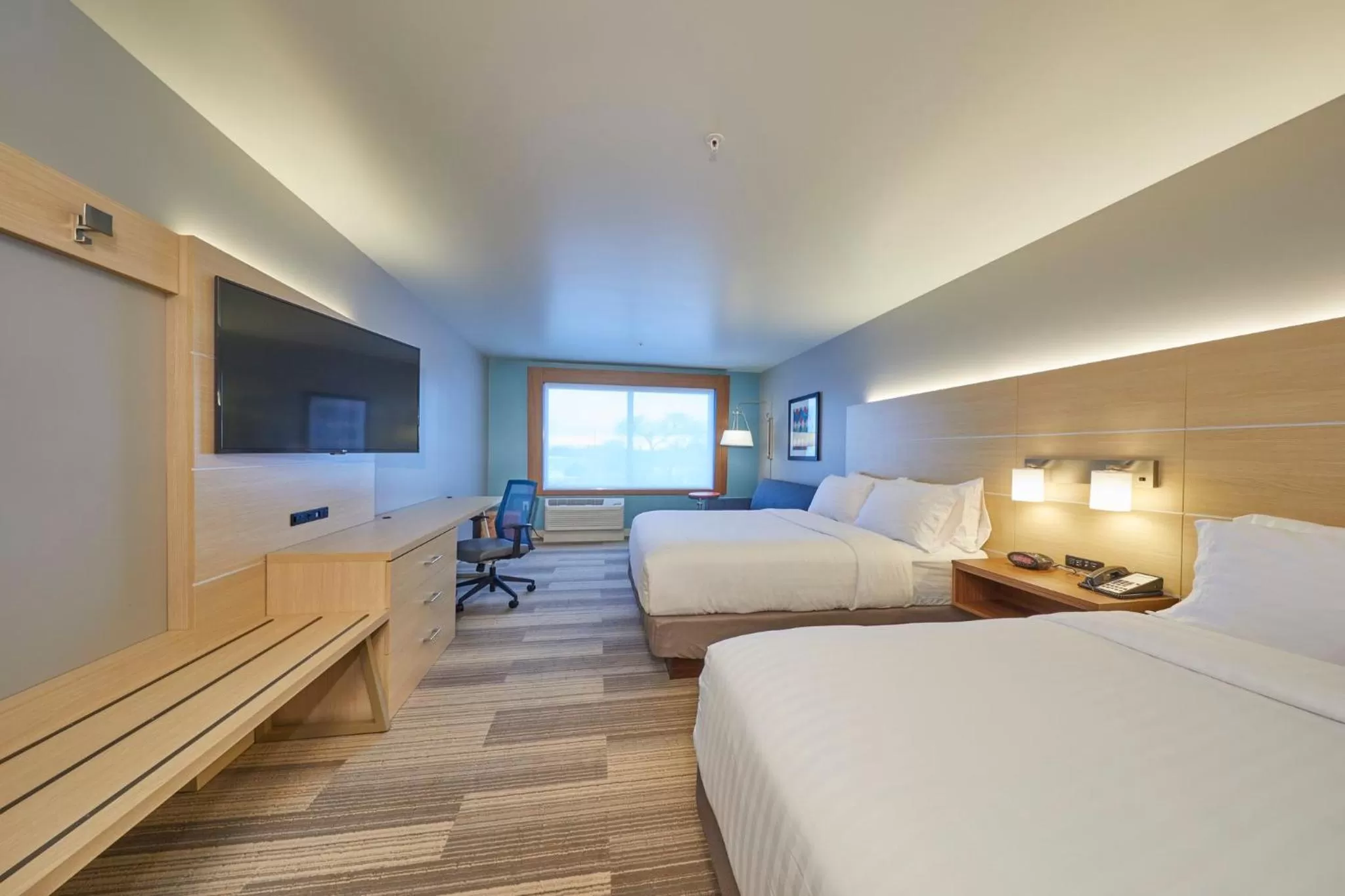 Queen Suite with Two Queen Beds - Communications Accessible in Holiday Inn Express & Suites - Hermiston Downtown by IHG