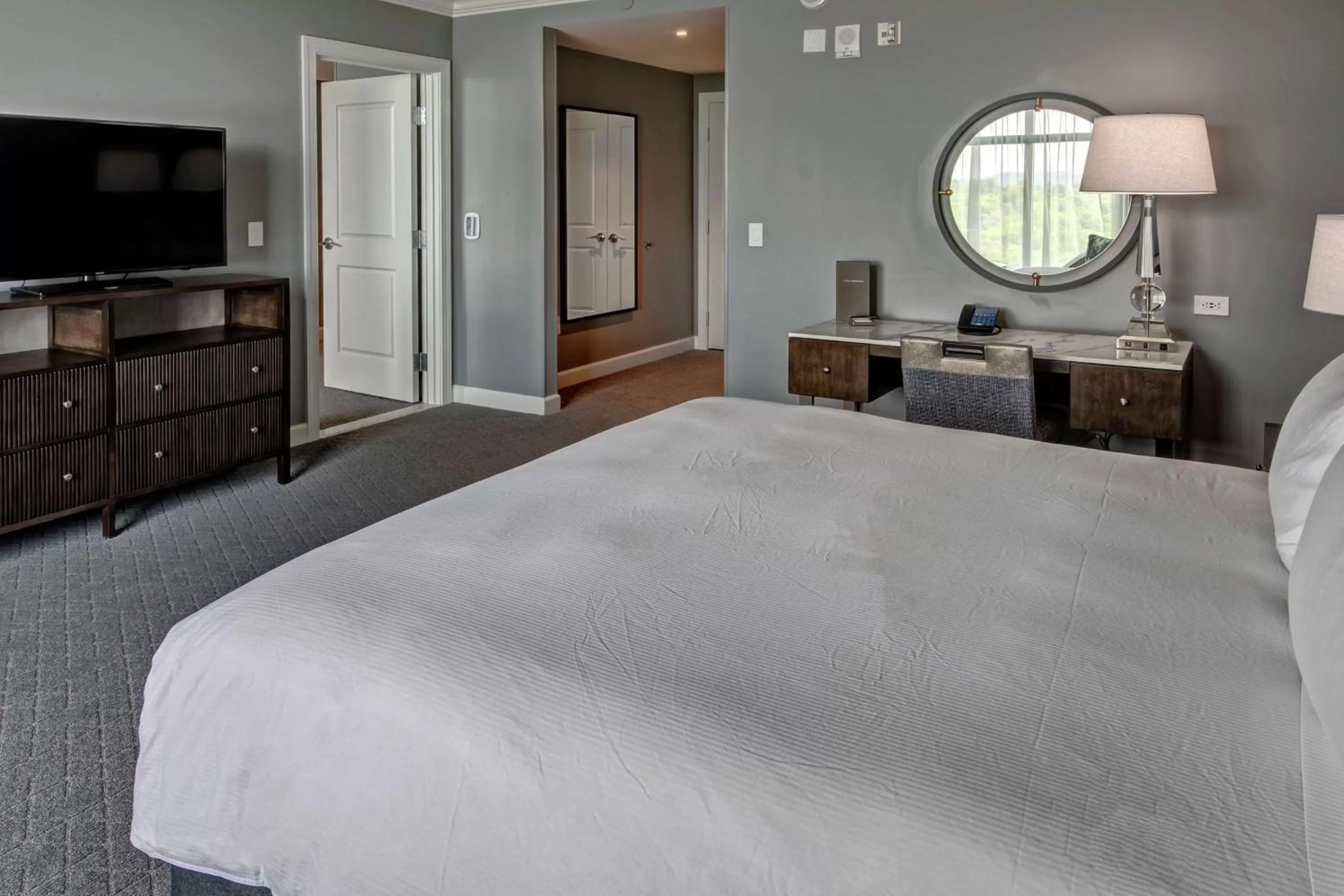One-Bedroom King Suite in Hilton Nashville Green Hills