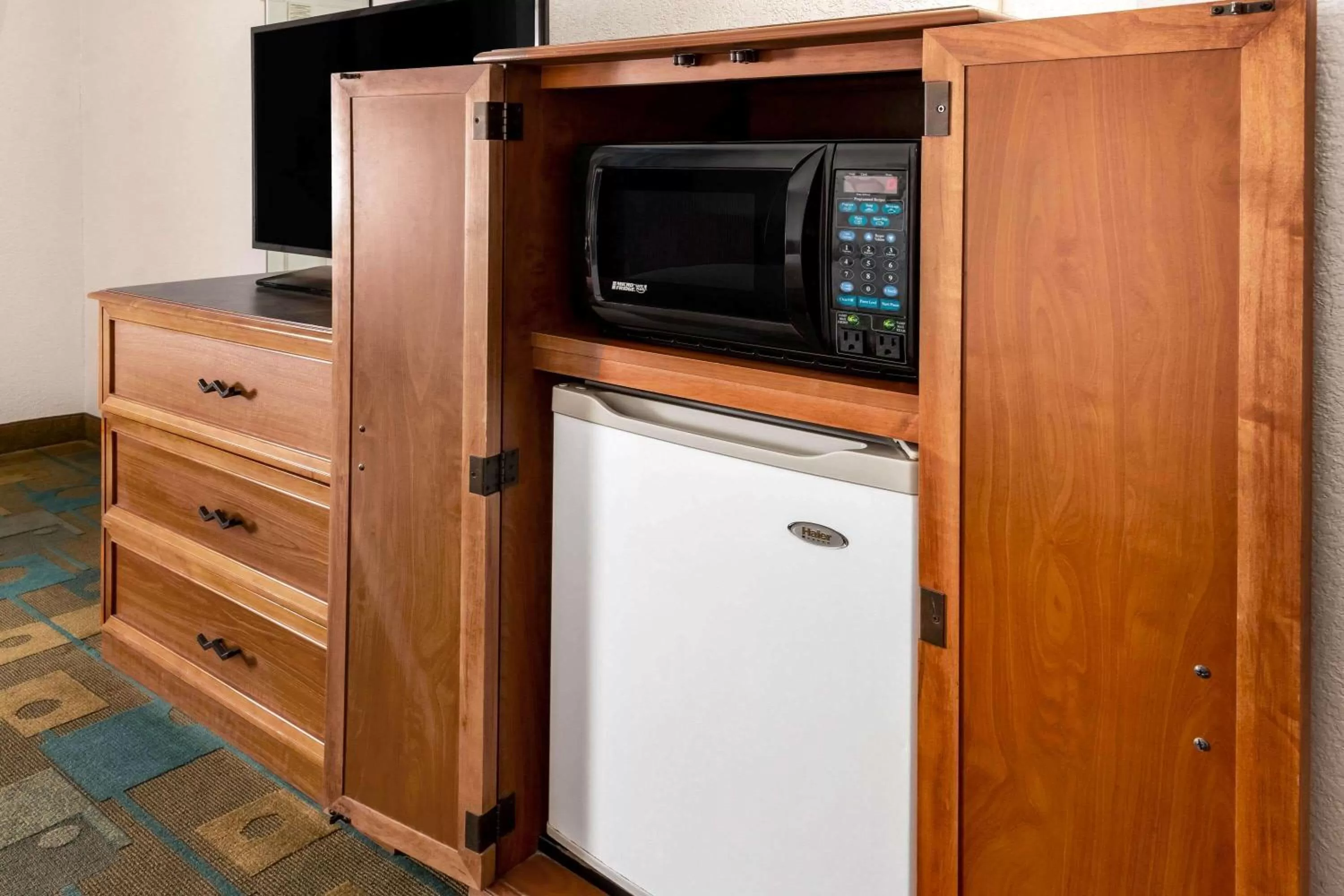 Deluxe King Room in La Quinta Inn by Wyndham Albuquerque Northeast