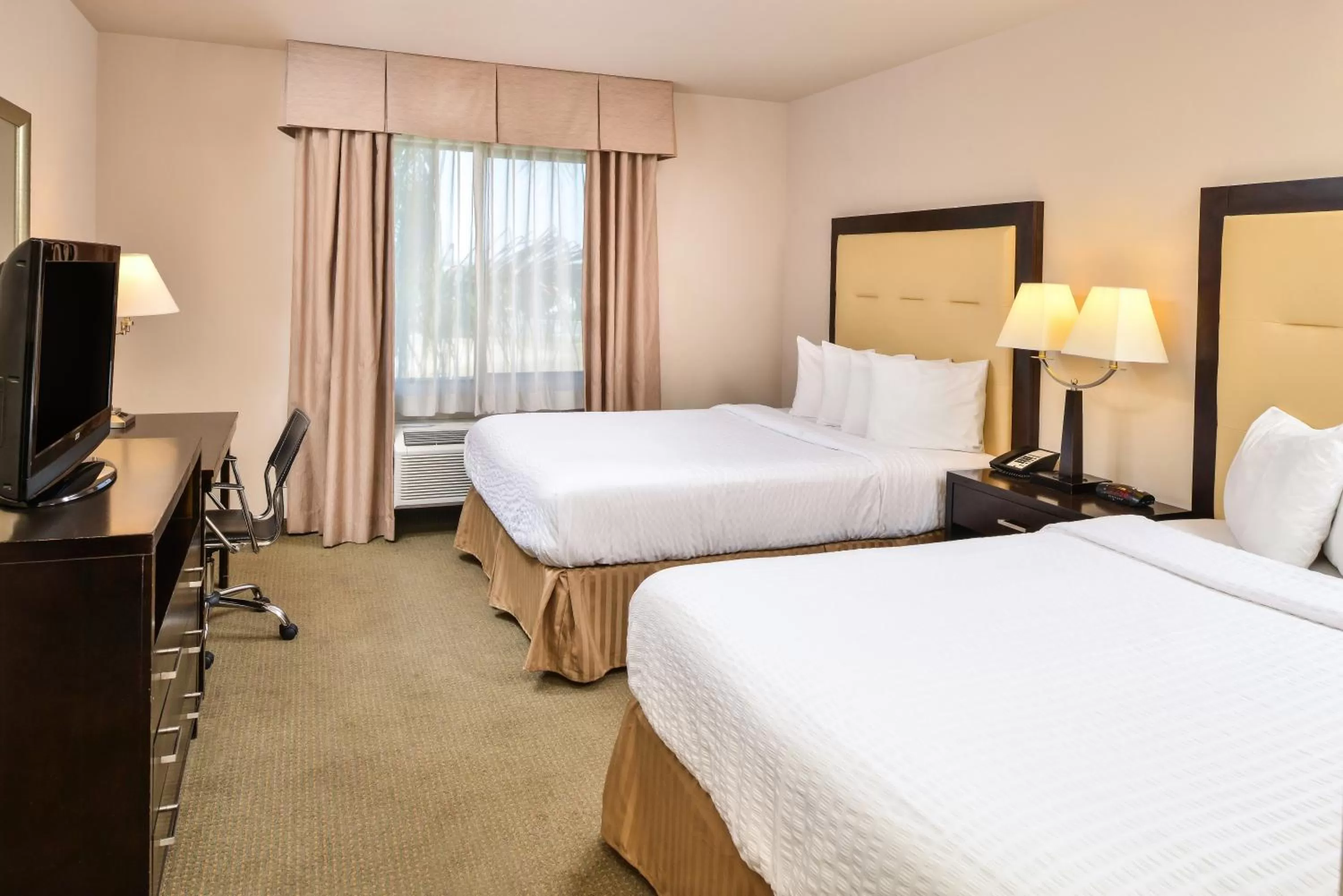 Queen Room with Two Queen Beds in Hotel Chino Hills