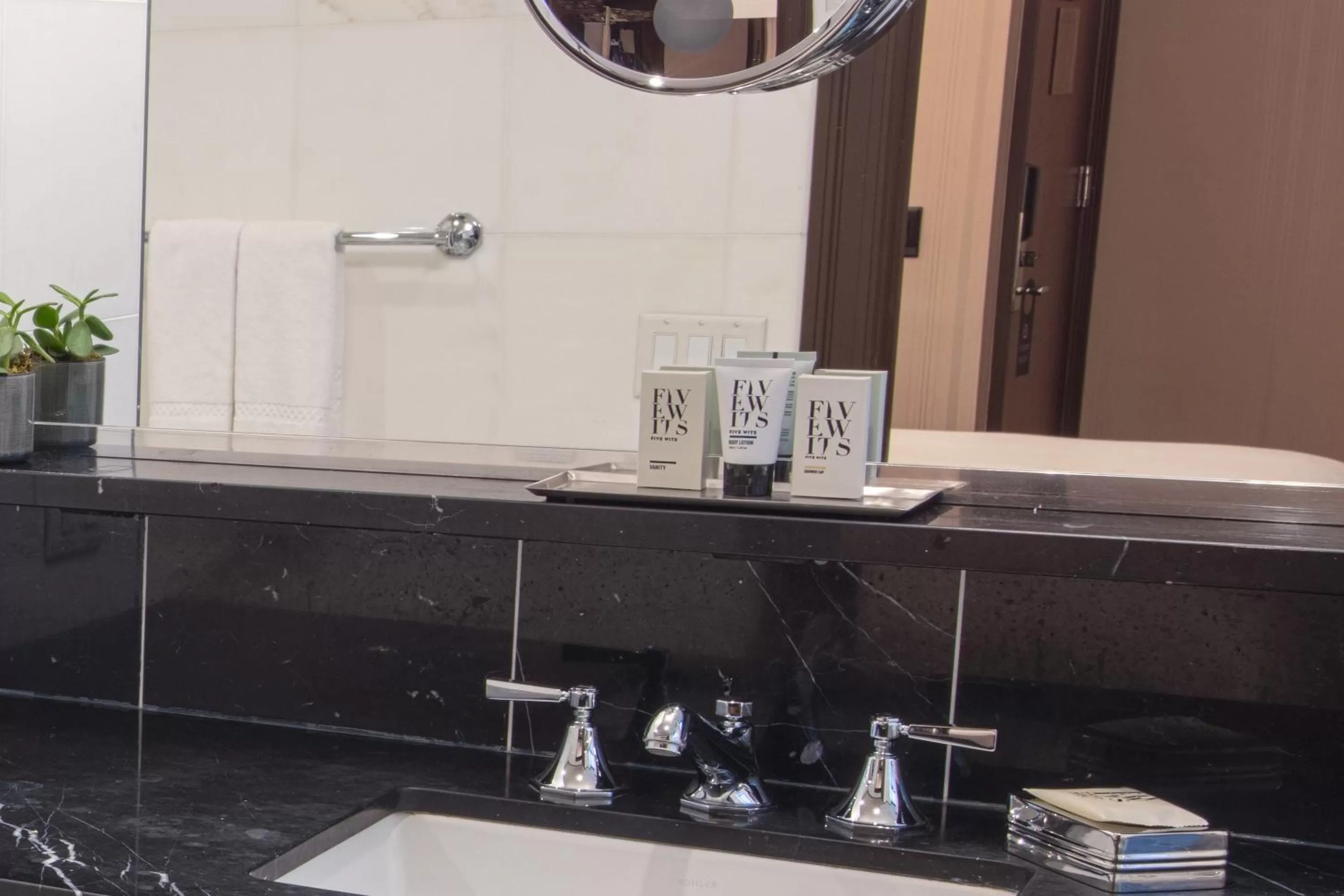 One-Bedroom Suite in Iroquois New York Times Square