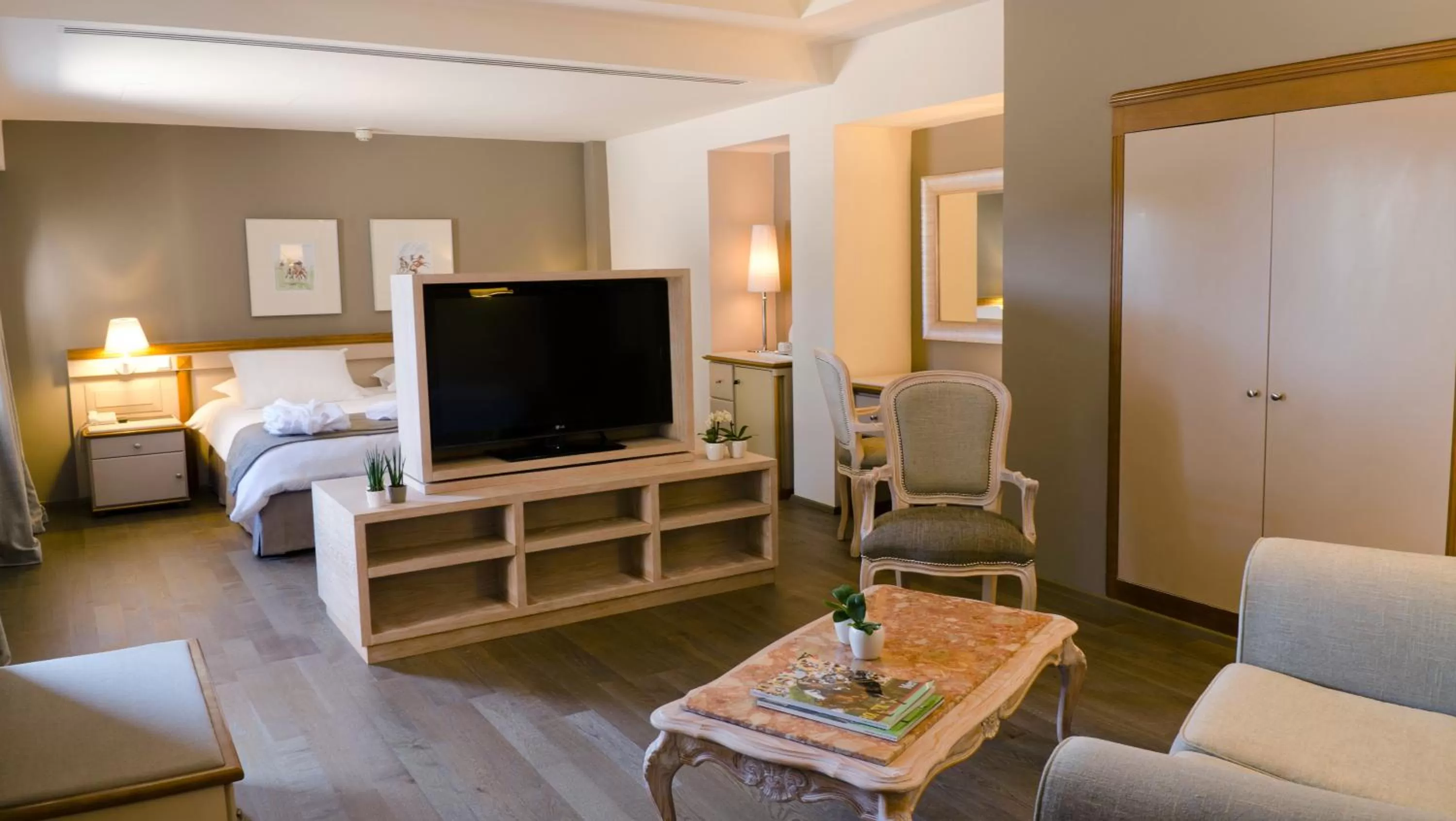 Junior Suite in Alasia Boutique Hotel