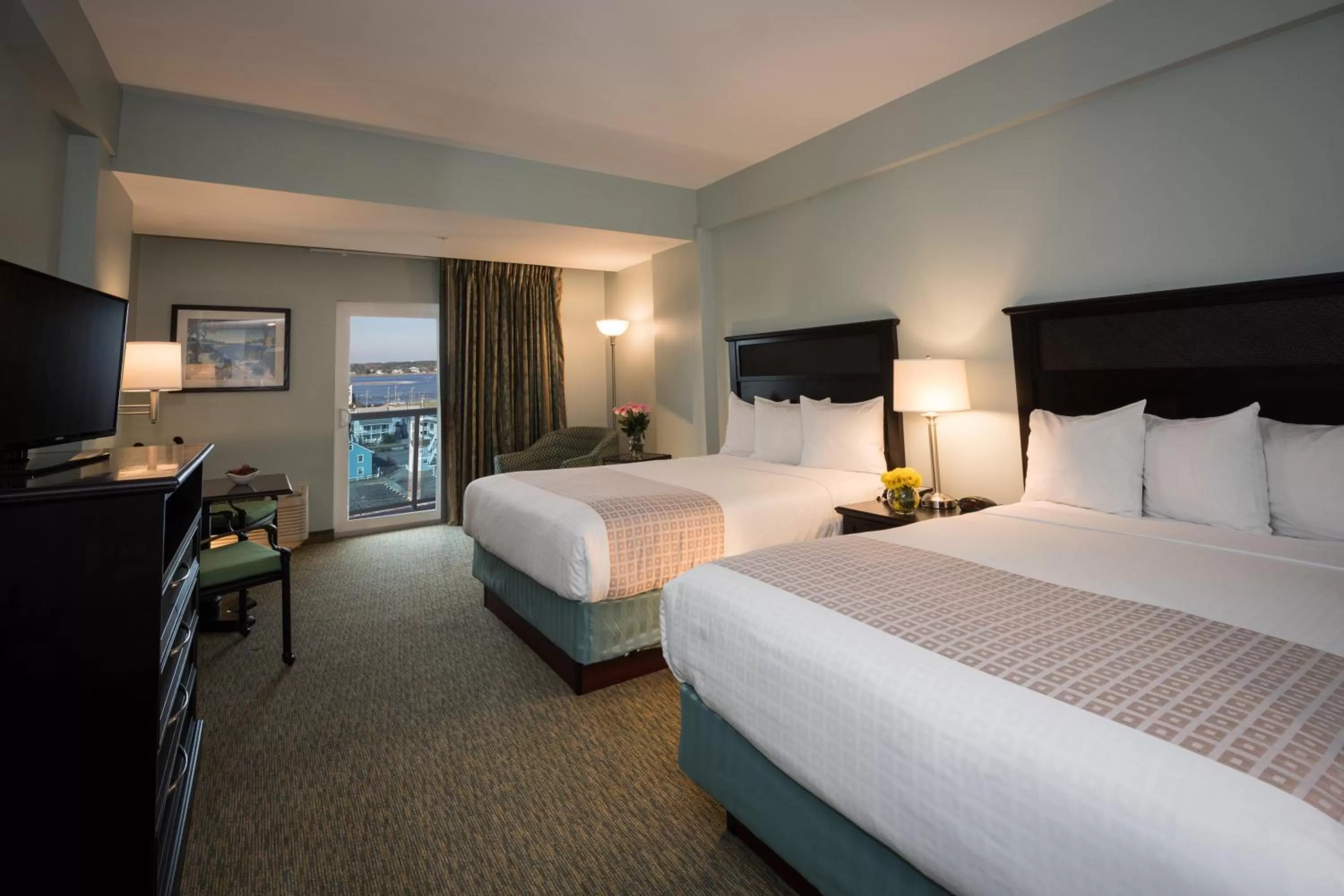 Bay View, 2 Queen Beds w/ Chair in Park Place Hotel