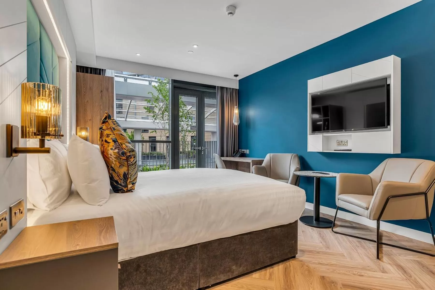 Studio with Balcony in Roomzzz Edinburgh