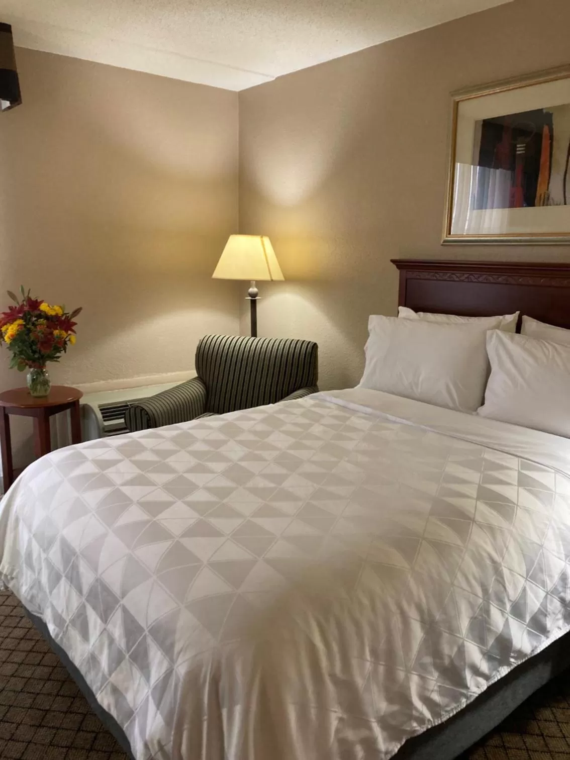 Standard King Room in Holiday Inn Cincinnati-Eastgate by IHG