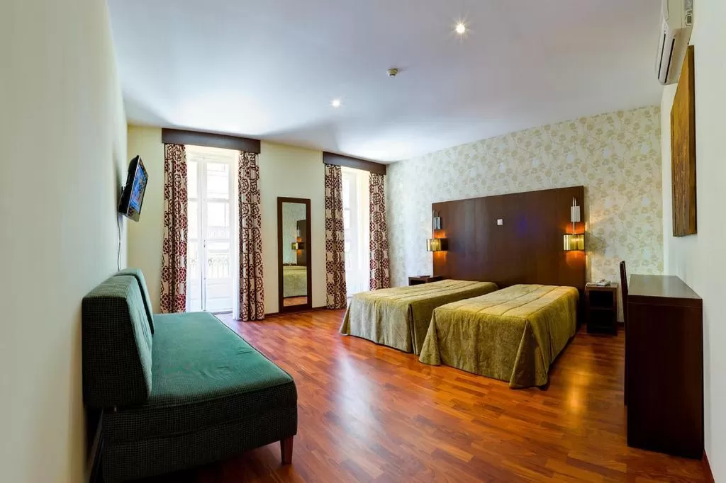 Standard Triple Room in Hotel Borges Chiado