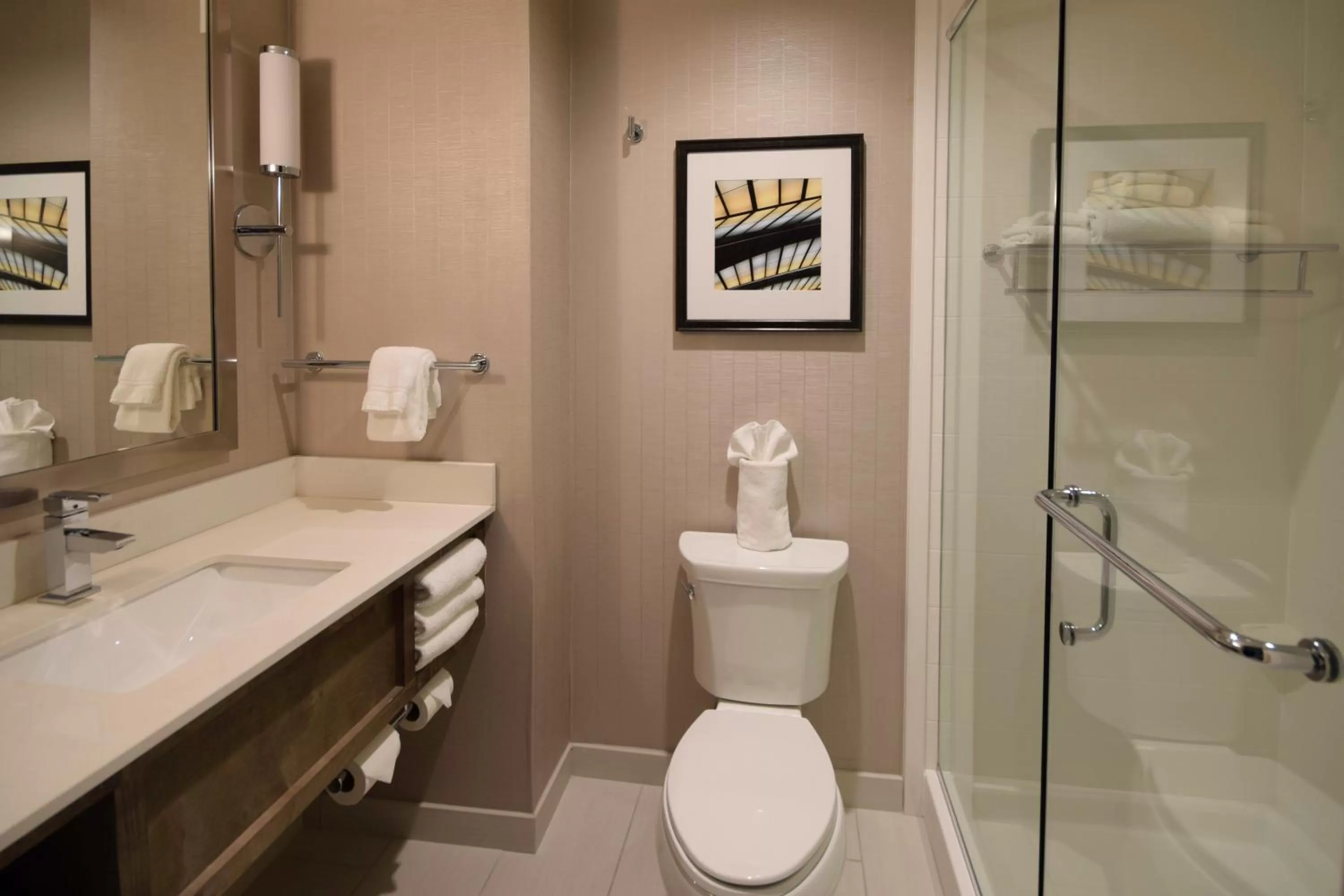 Standard King Room in Holiday Inn Cincinnati North West Chester by IHG