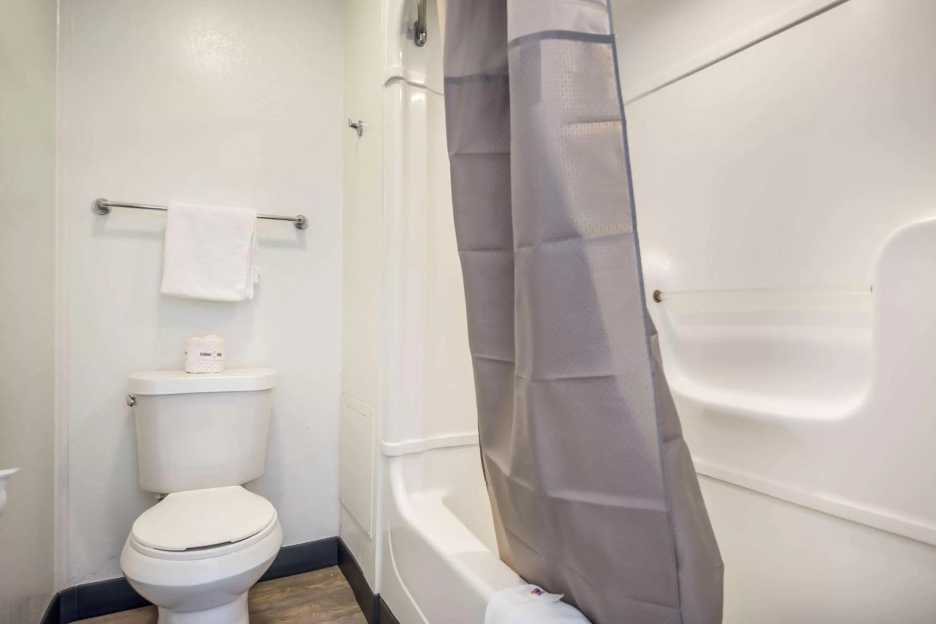 Queen Room in Motel 6-College Station, TX - Bryan