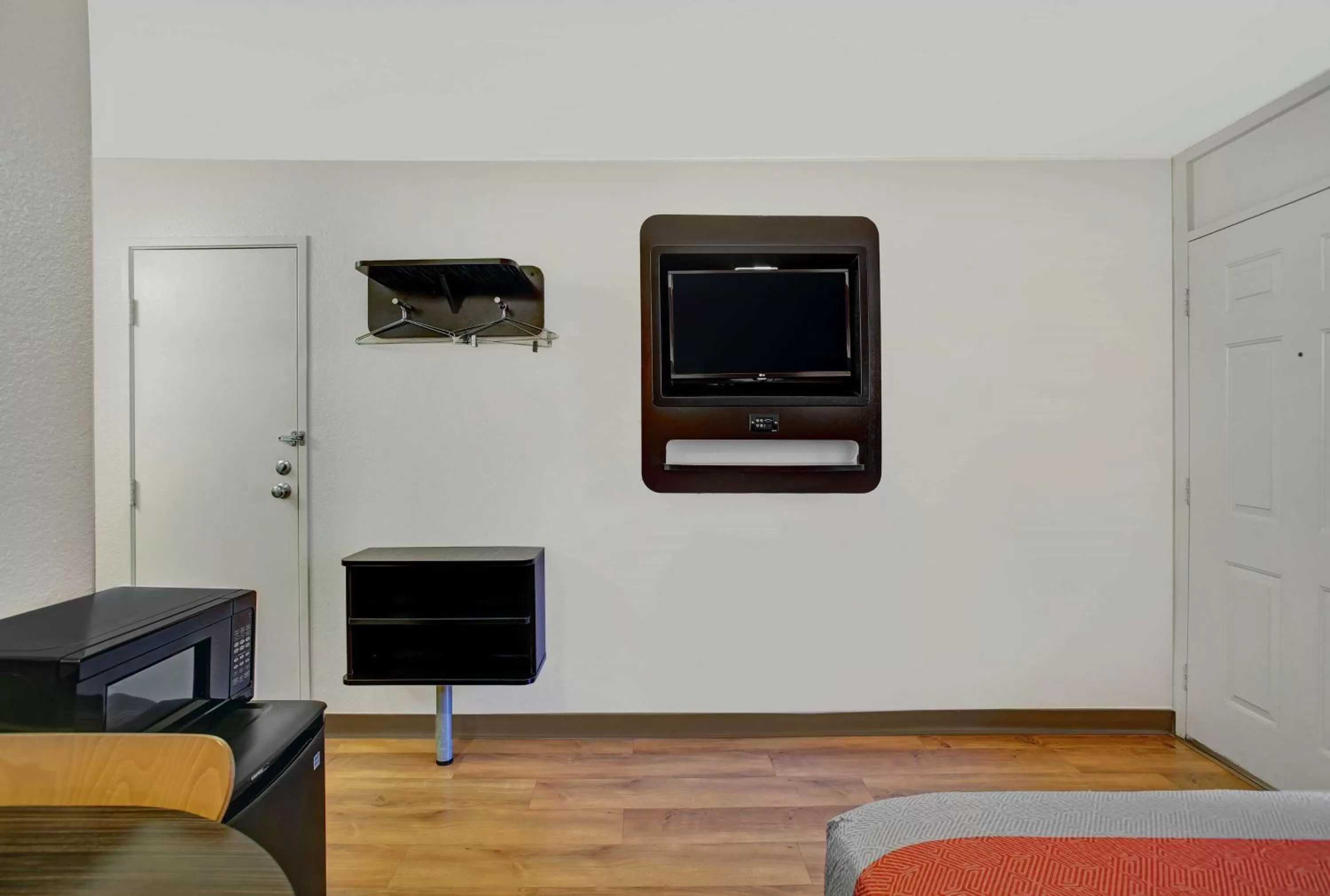 Quadruple Room in Motel 6-Santa Clara, CA