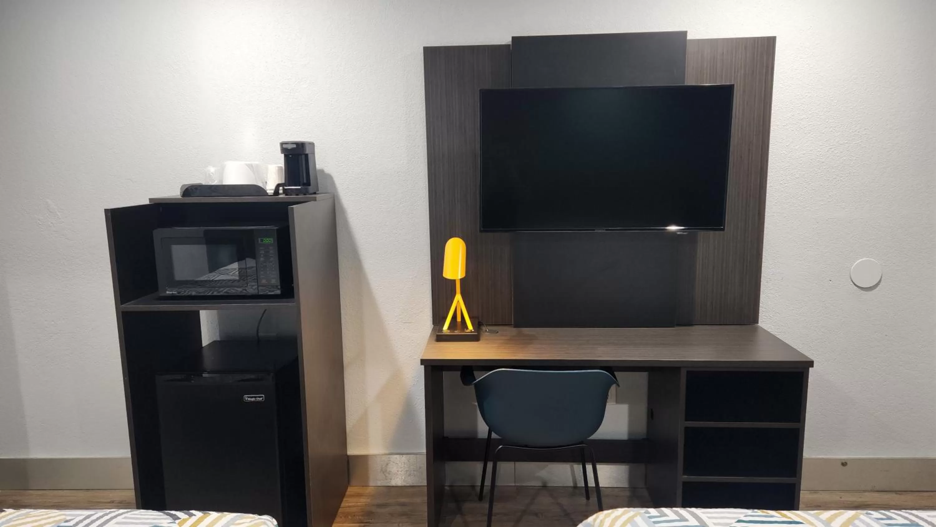 Queen Room with Two Queen Beds - Disability Access - Roll In Shower in Studio 6 Suites San Ysidro CA San Diego South Bay