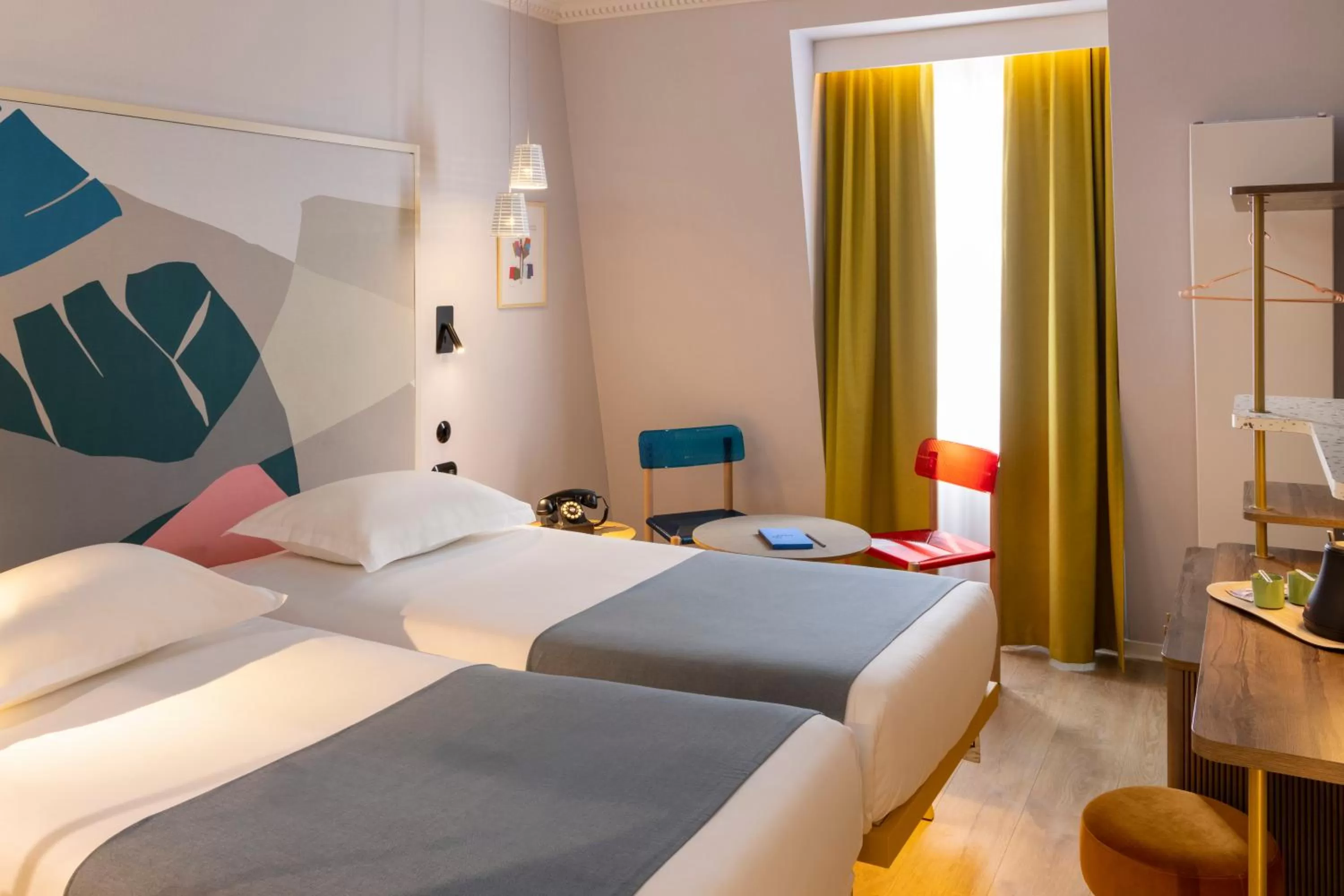 Twin Room in Hôtel De La Paix