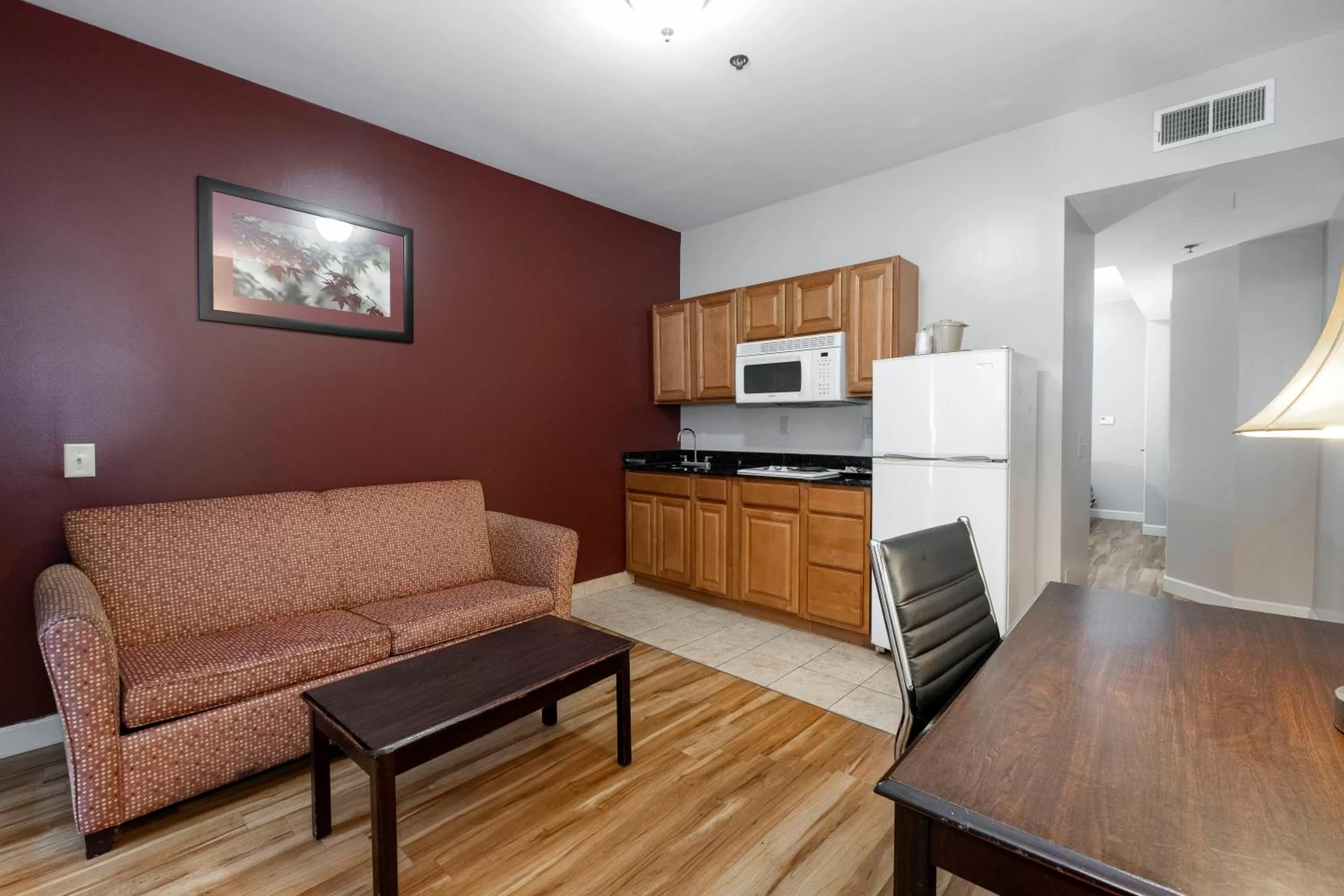 Suite King Room - Kitchenette - Non-Smoking   in Red Roof Inn & Suites Wilson